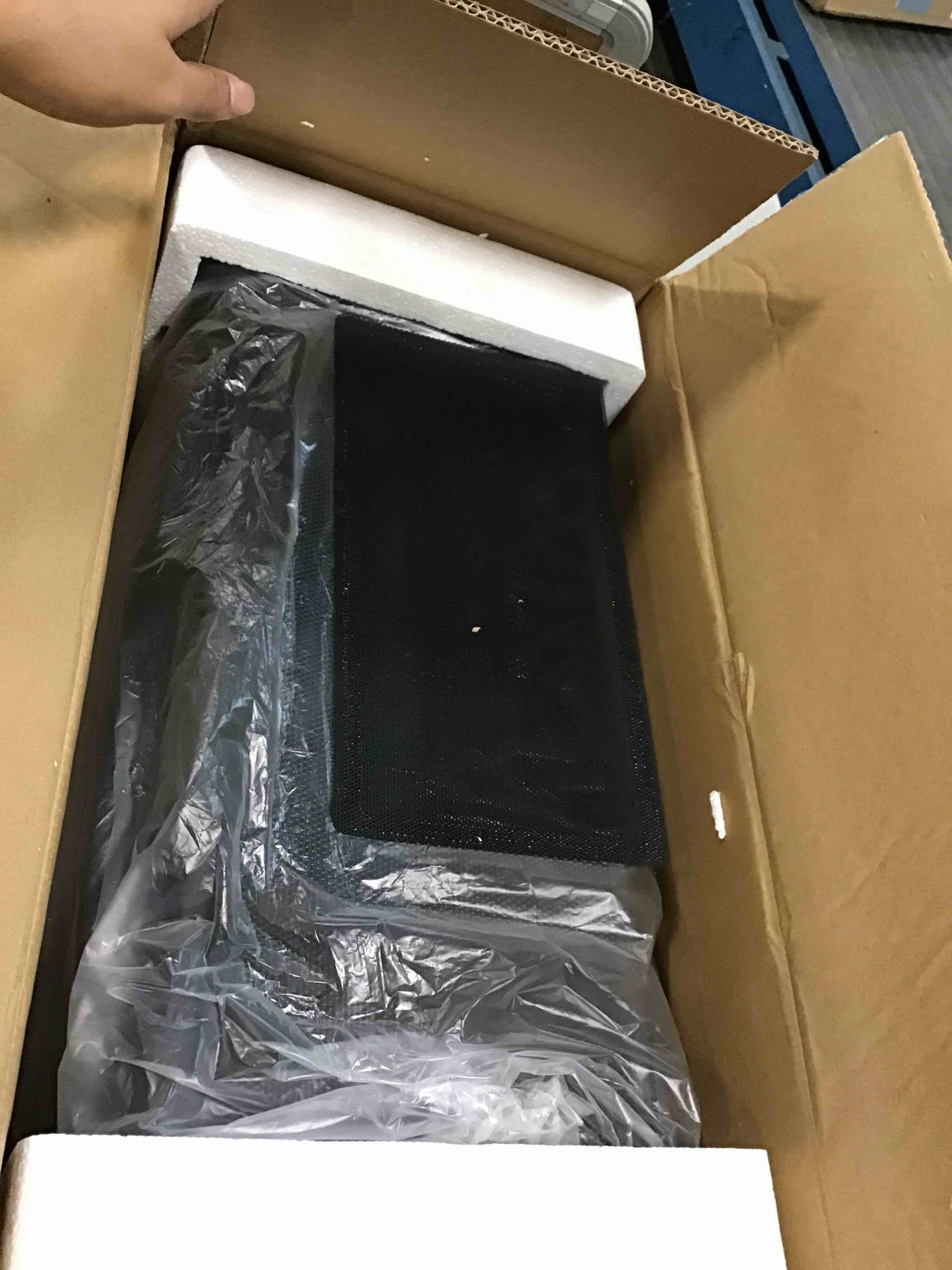 https://s3.amazonaws.com/lotting-images-prod/bidfta/RED6777897_1722260585326.jpeg
