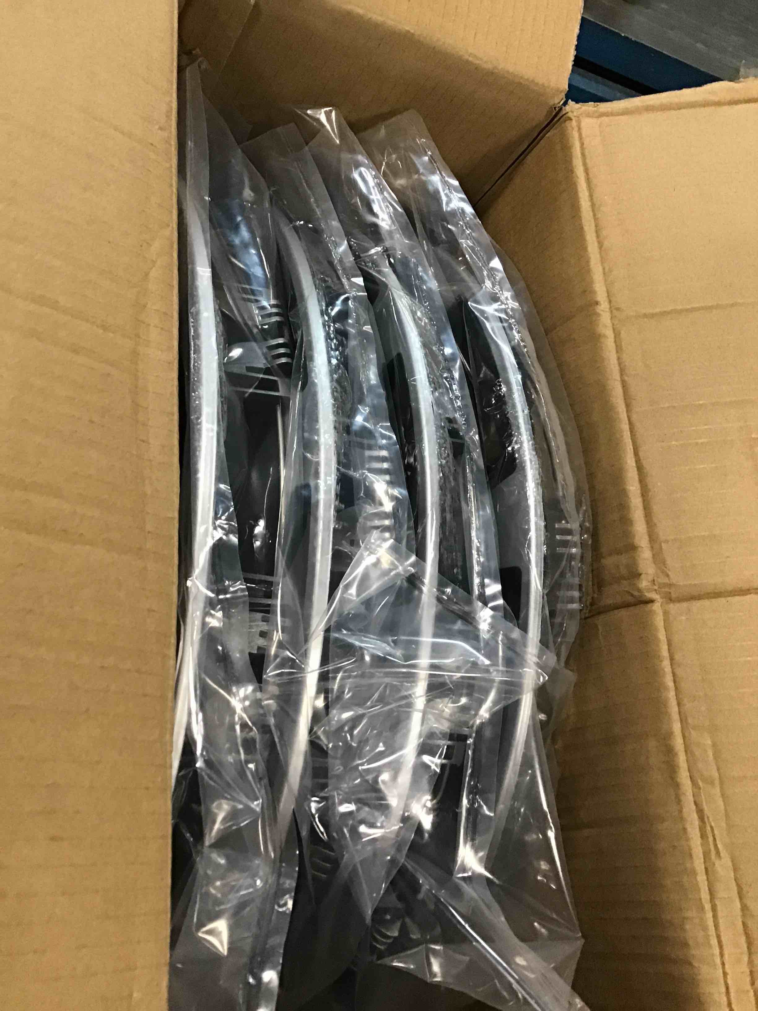 https://s3.amazonaws.com/lotting-images-prod/bidfta/RED6778563_1722517968026.jpeg