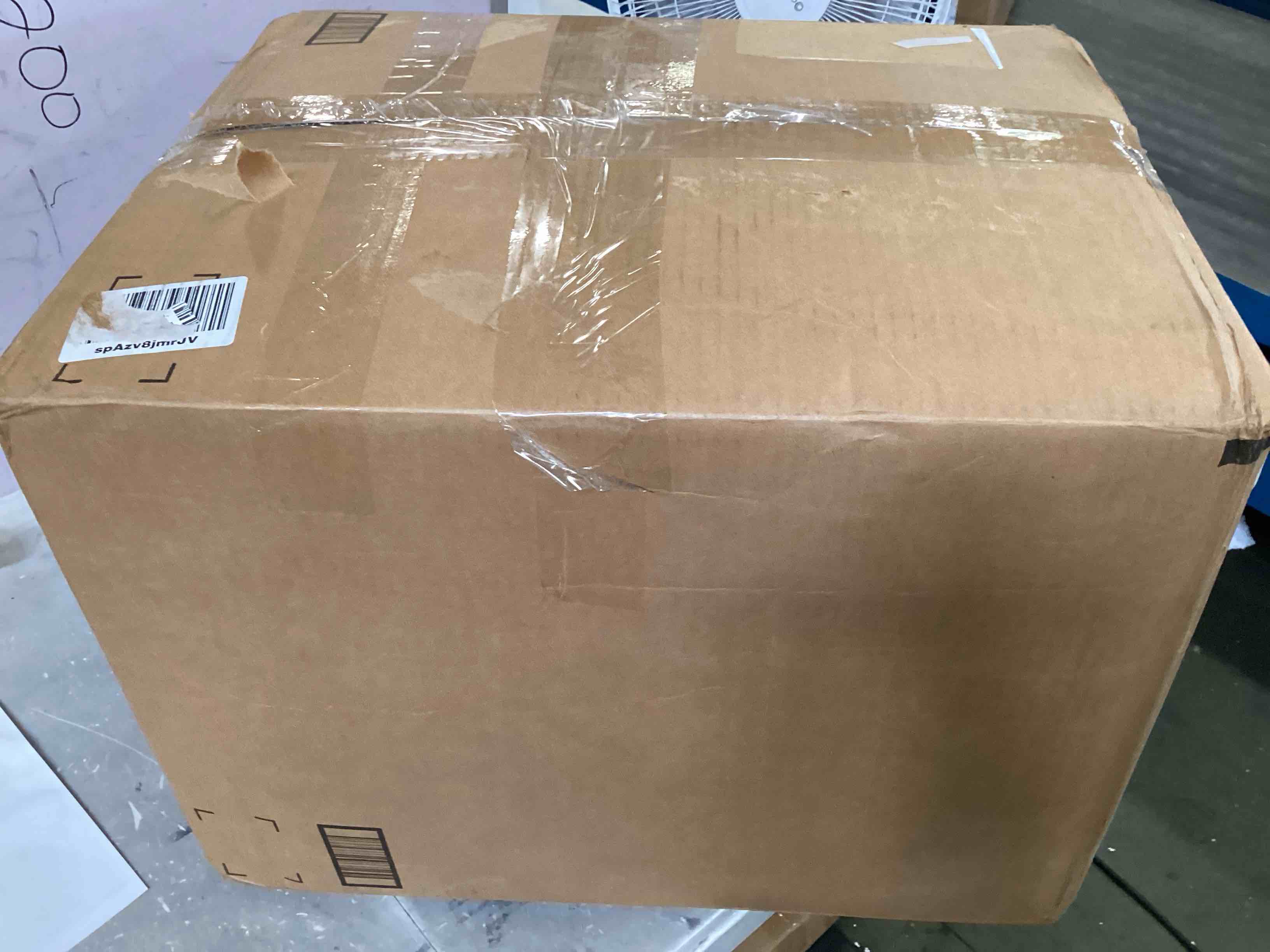 https://s3.amazonaws.com/lotting-images-prod/bidfta/RED6779607_1722449197422.jpeg