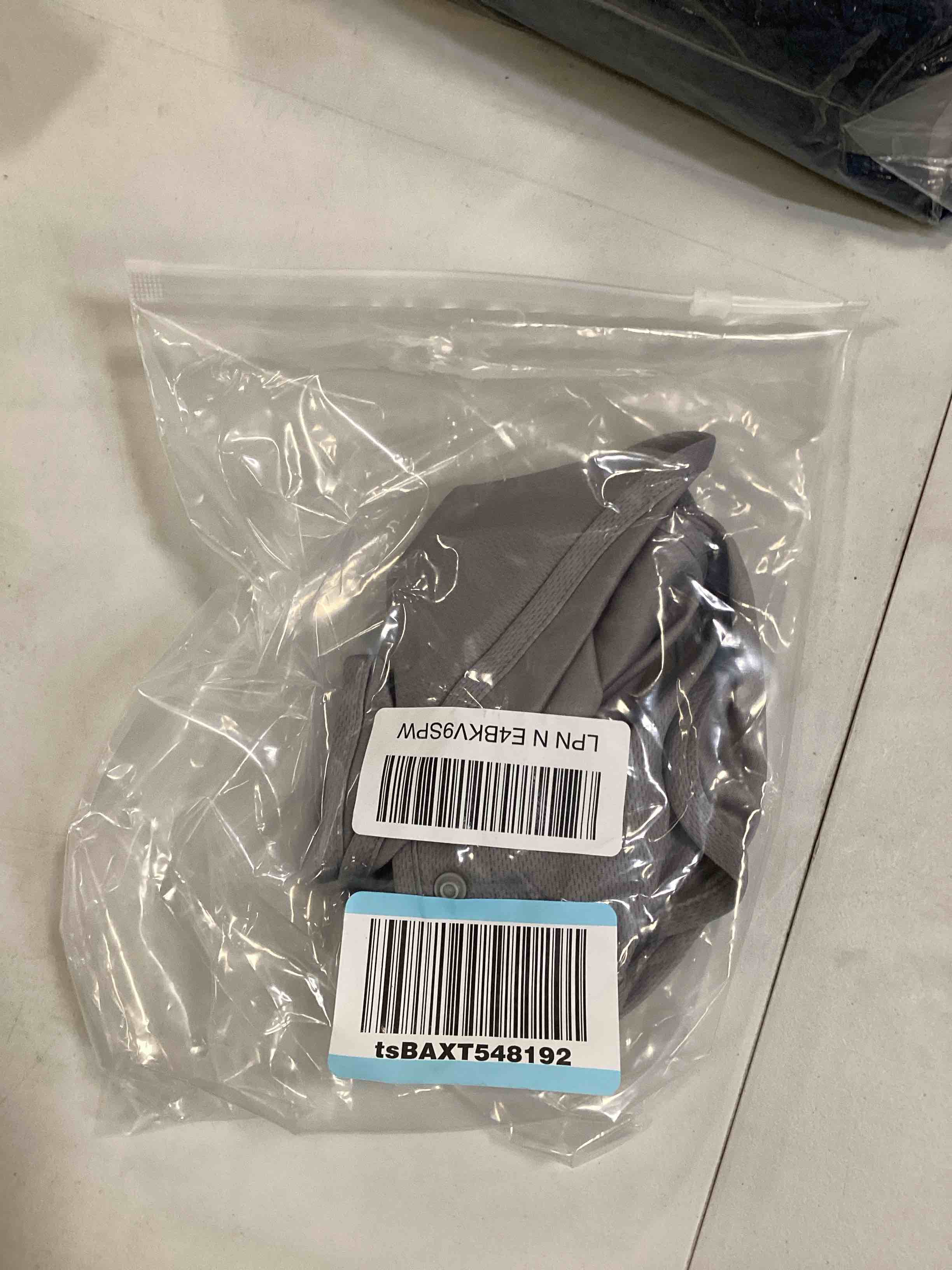 https://s3.amazonaws.com/lotting-images-prod/bidfta/RED6779713_1722518742776.jpeg
