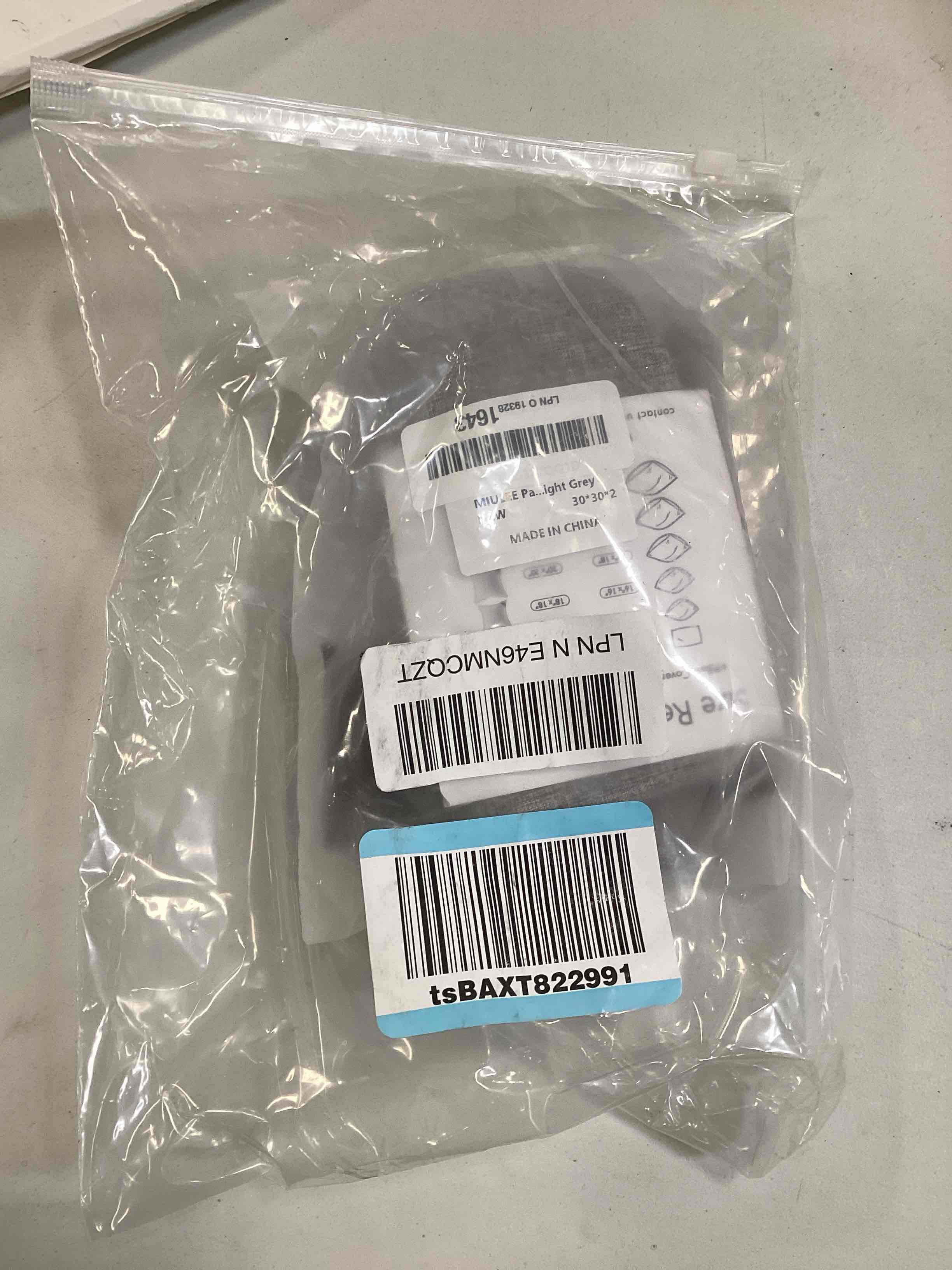 https://s3.amazonaws.com/lotting-images-prod/bidfta/RED6779783_1722523564800.jpeg