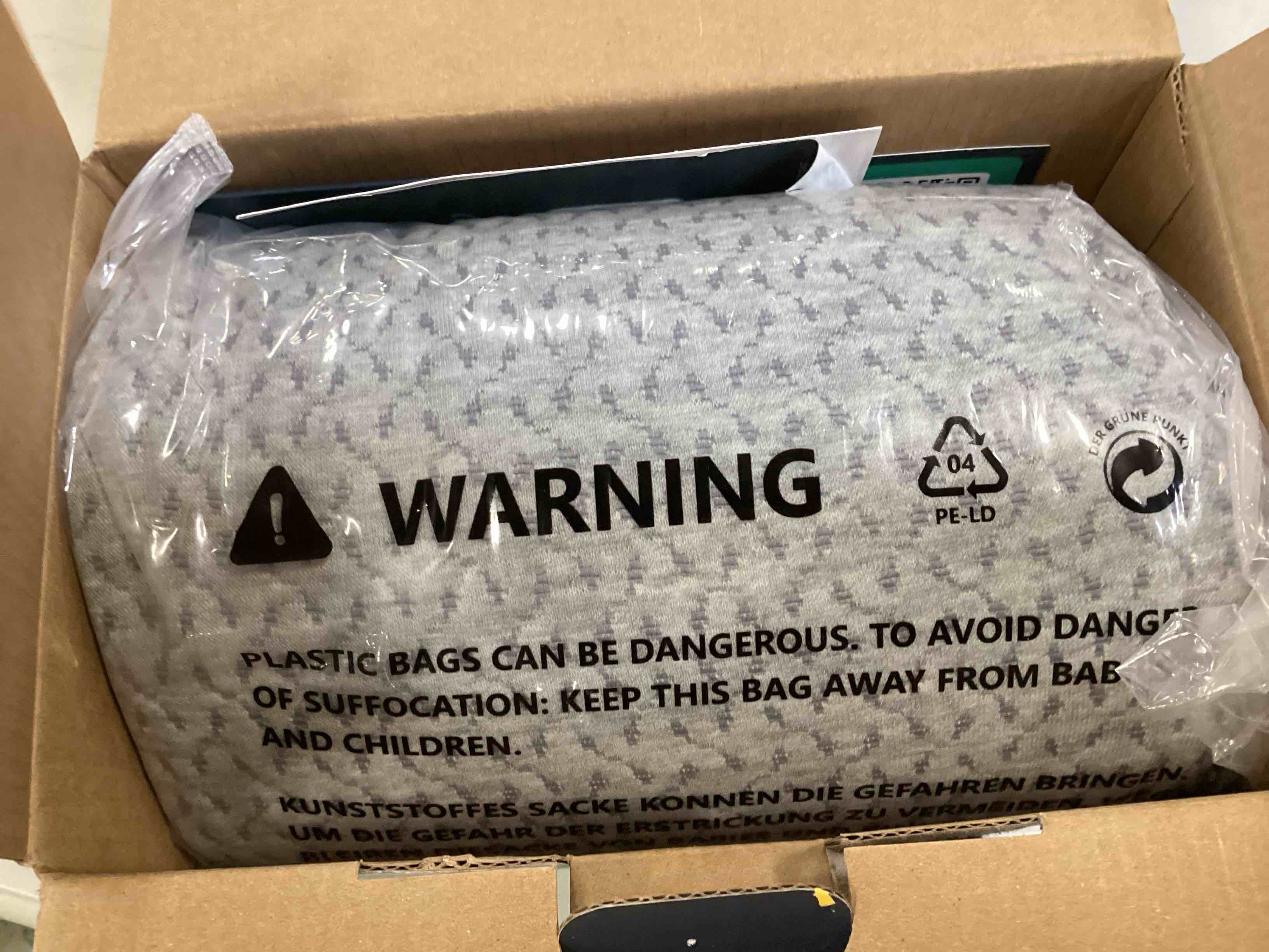 https://s3.amazonaws.com/lotting-images-prod/bidfta/RED6779873_1722533129199.jpeg