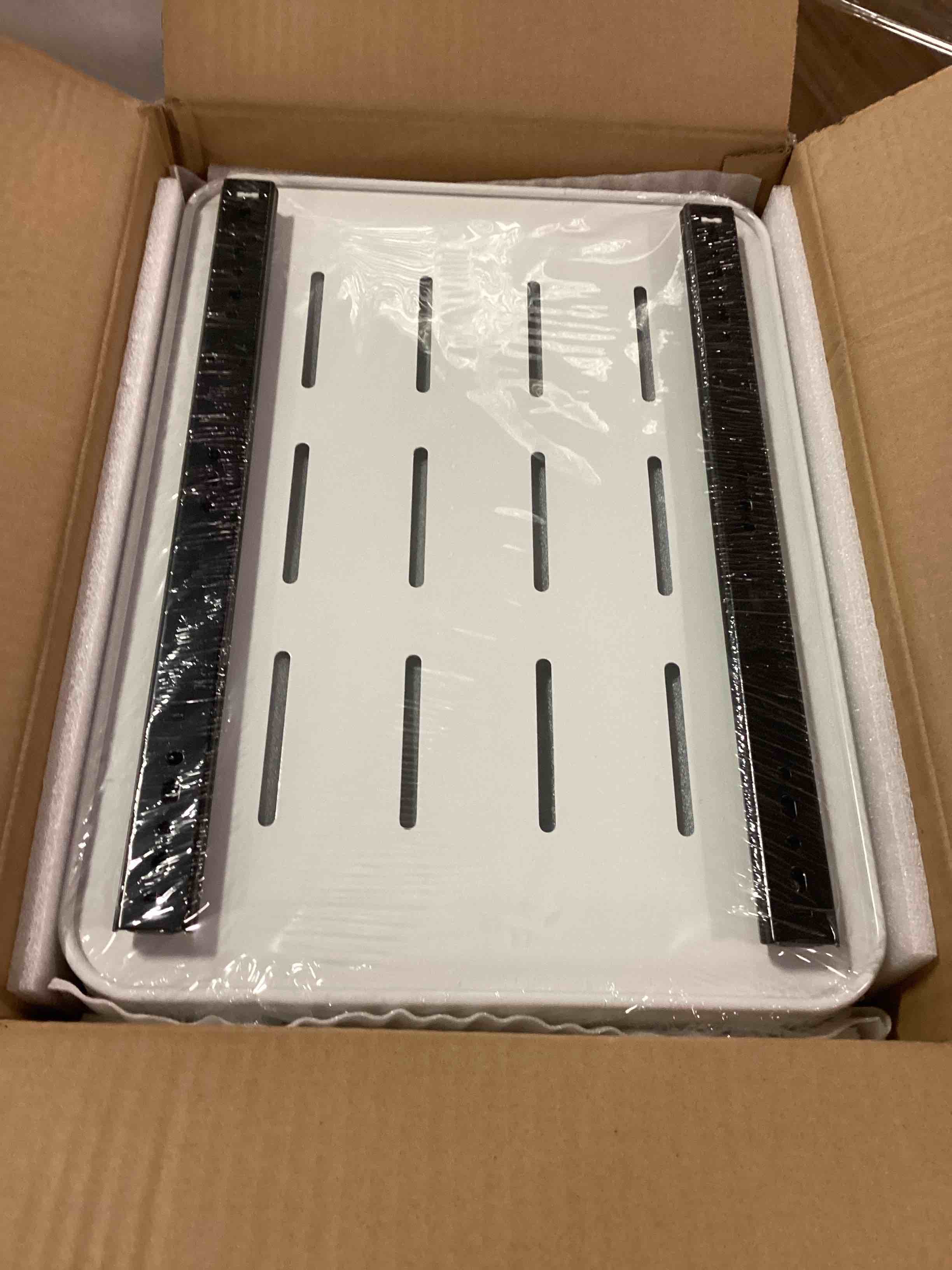 https://s3.amazonaws.com/lotting-images-prod/bidfta/RED6781688_1722038535612.jpeg