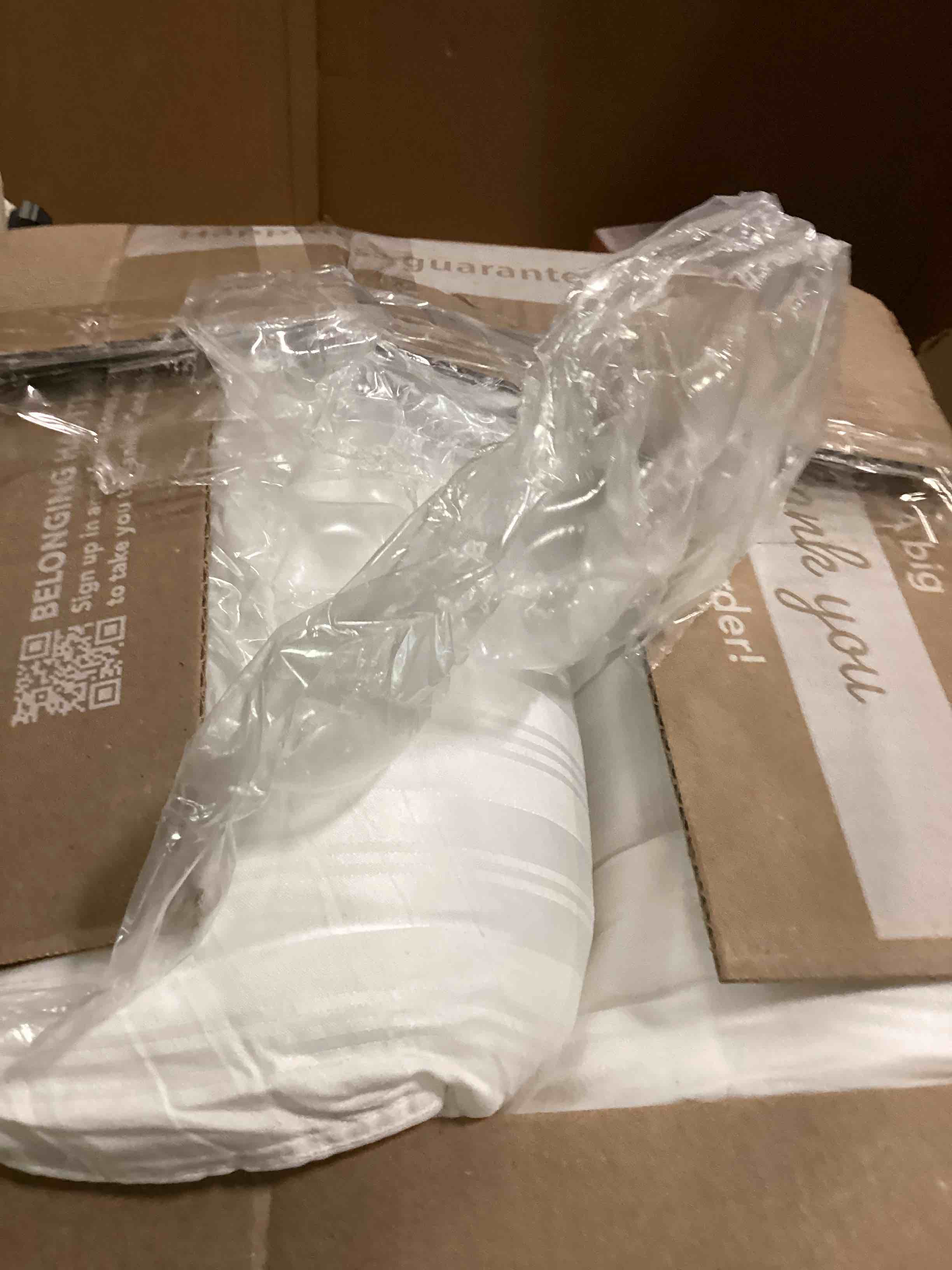 https://s3.amazonaws.com/lotting-images-prod/bidfta/RED6782215_1721934039249.jpeg