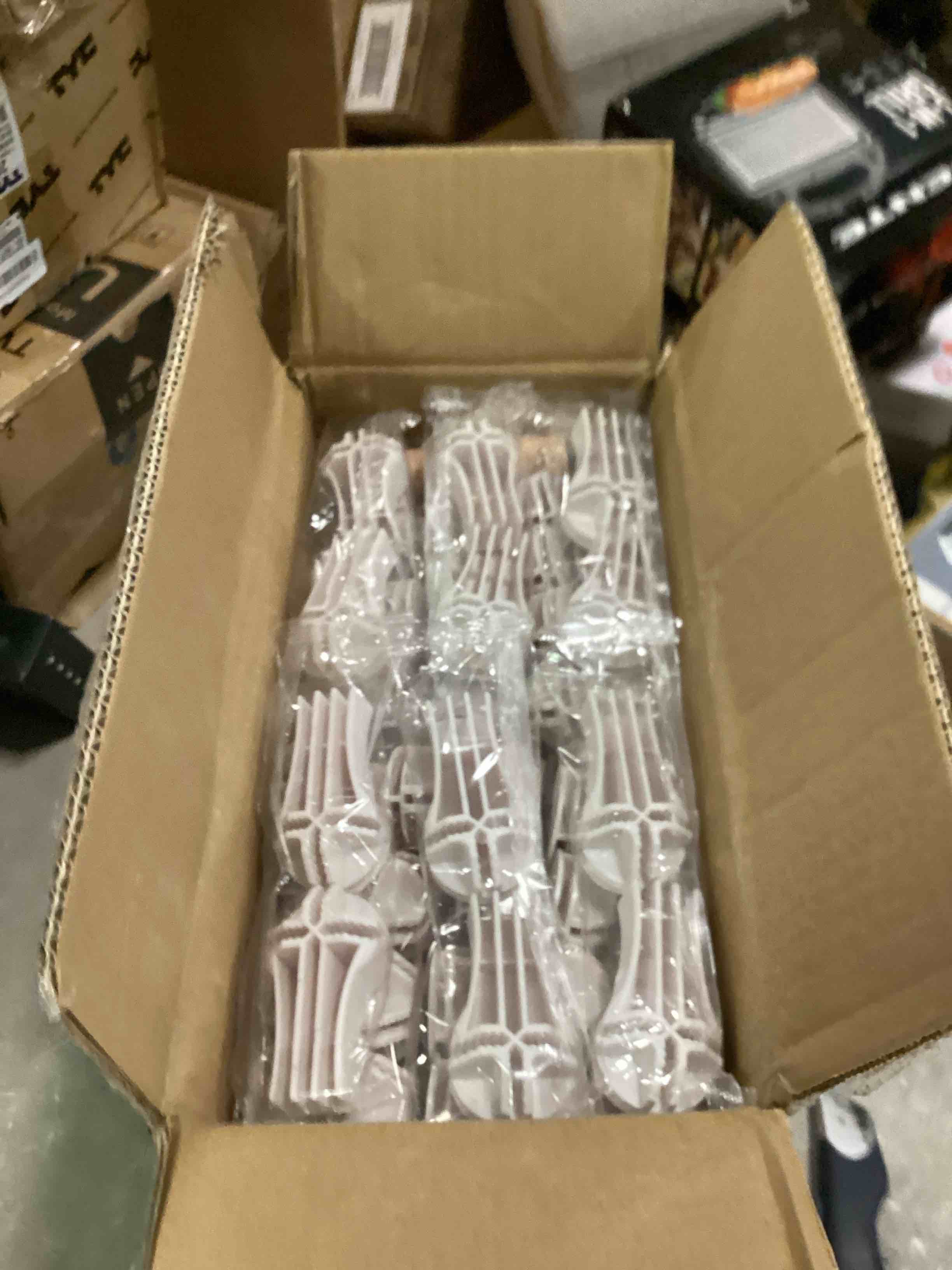 https://s3.amazonaws.com/lotting-images-prod/bidfta/RED6783548_1722019325457.jpeg