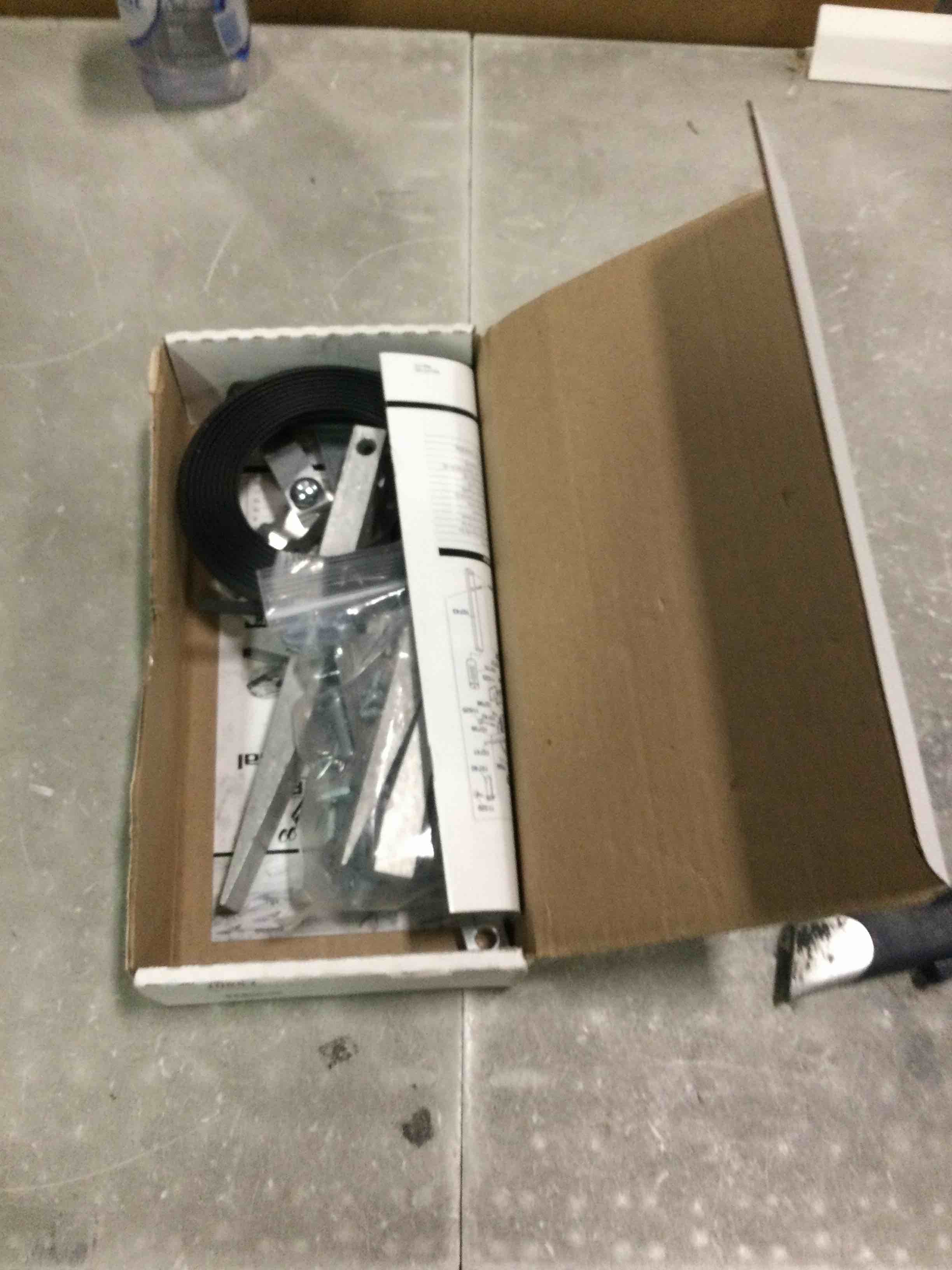 https://s3.amazonaws.com/lotting-images-prod/bidfta/RED6783644_1722255470461.jpeg