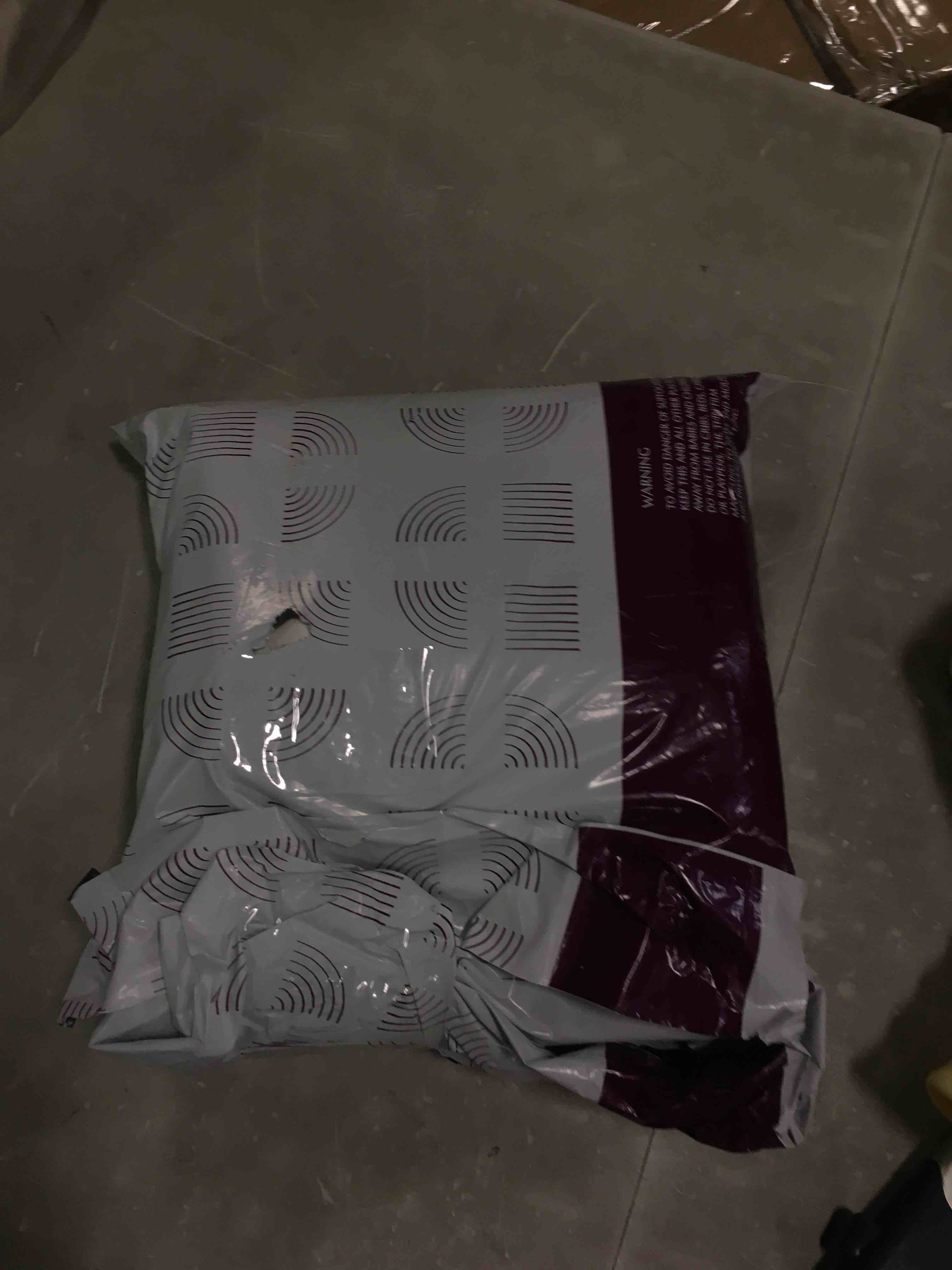 https://s3.amazonaws.com/lotting-images-prod/bidfta/RED6783954_1722280494326.jpeg