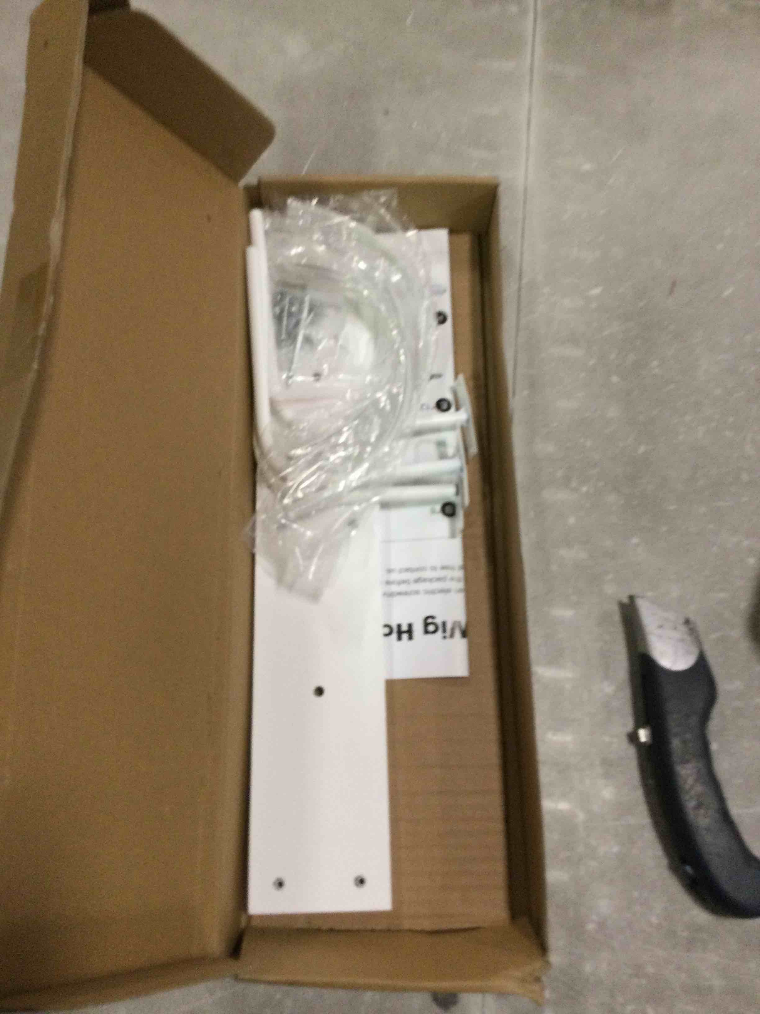 https://s3.amazonaws.com/lotting-images-prod/bidfta/RED6784050_1722344692765.jpeg