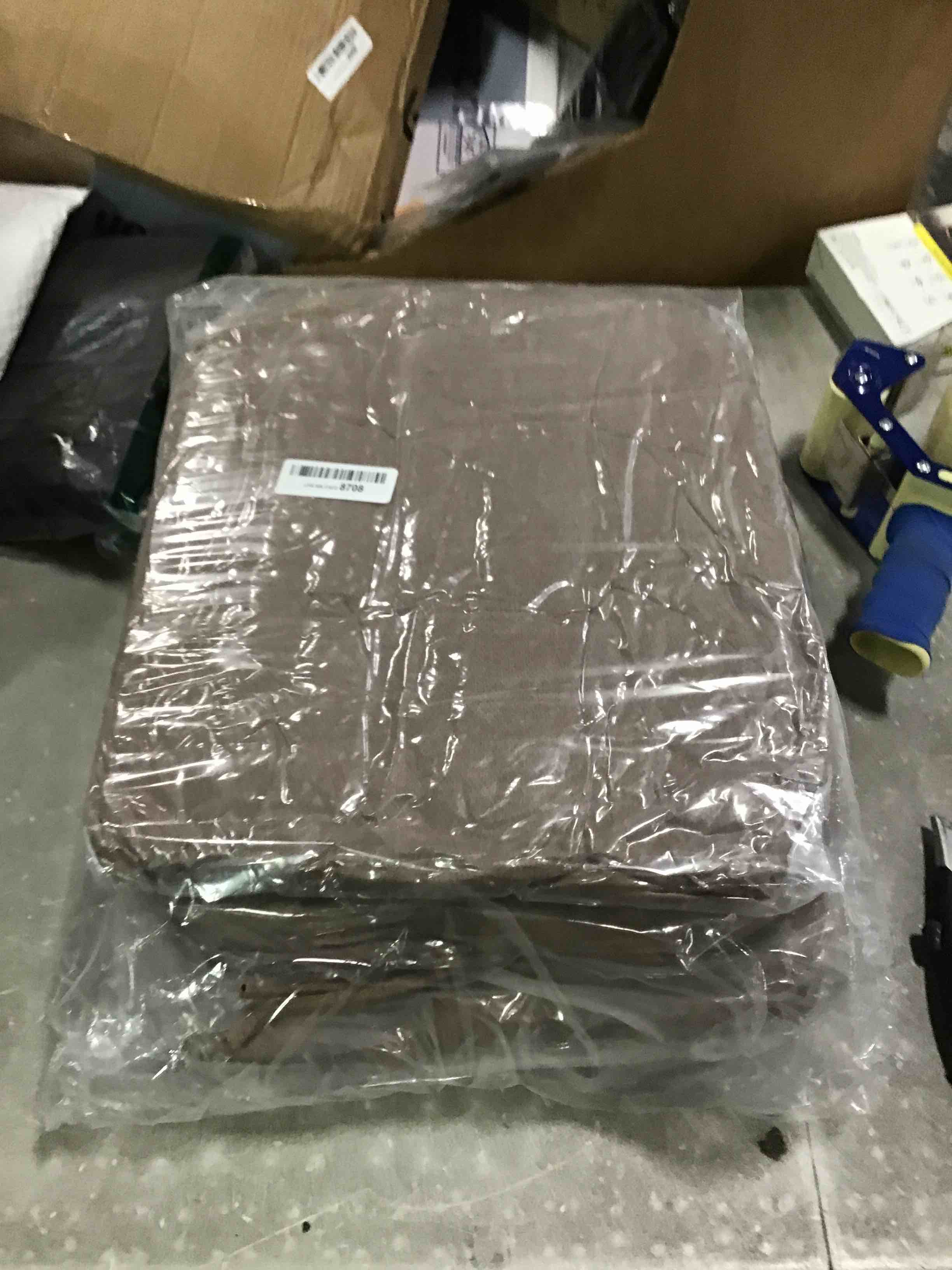 https://s3.amazonaws.com/lotting-images-prod/bidfta/RED6784660_1722450511271.jpeg