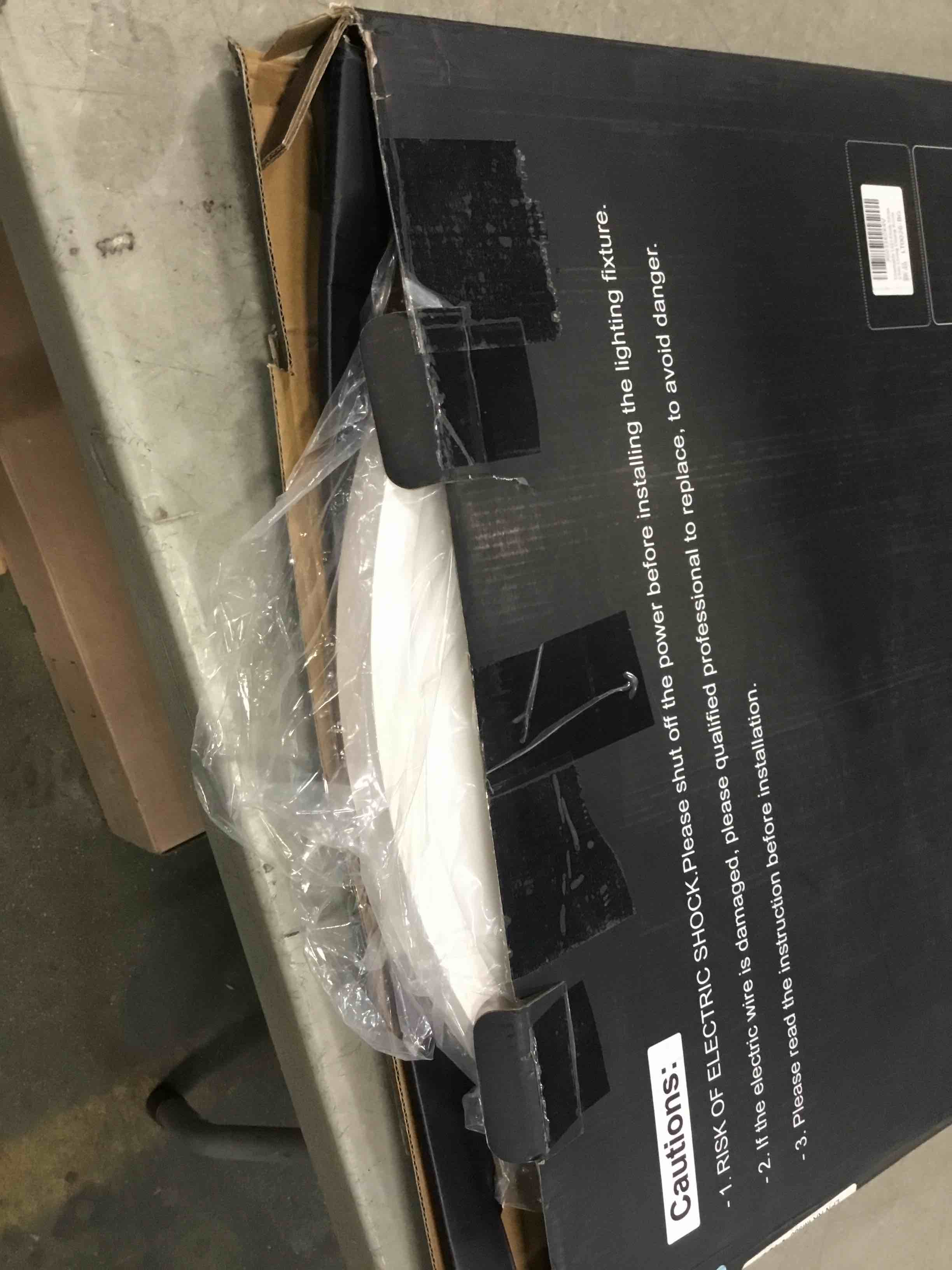 https://s3.amazonaws.com/lotting-images-prod/bidfta/RED6786400_1722975182817.jpeg