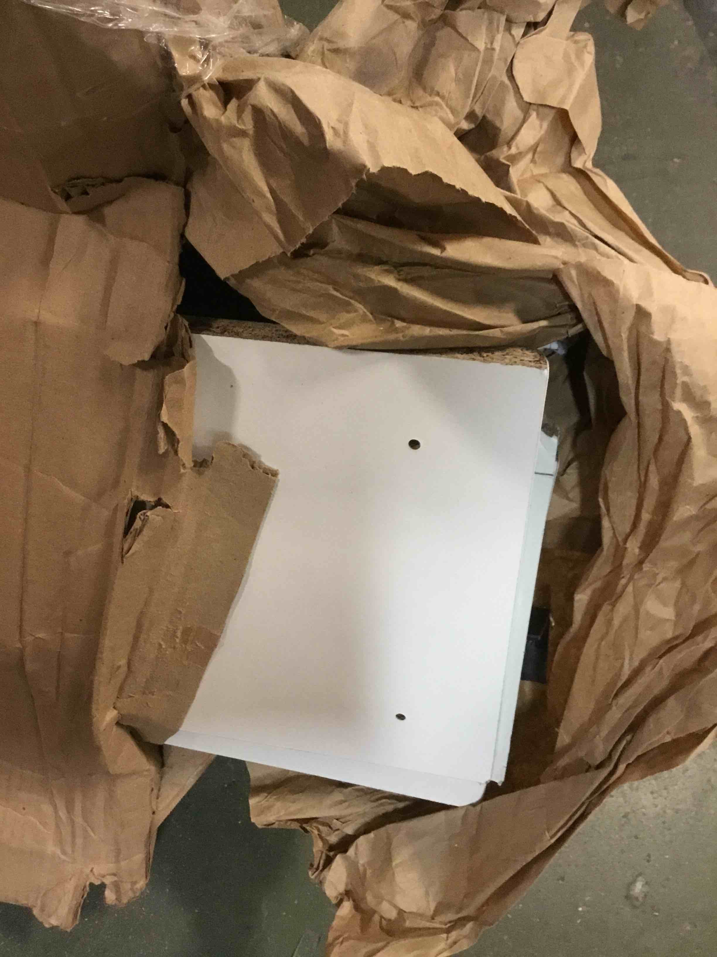 https://s3.amazonaws.com/lotting-images-prod/bidfta/RED6786484_1722292415034.jpeg