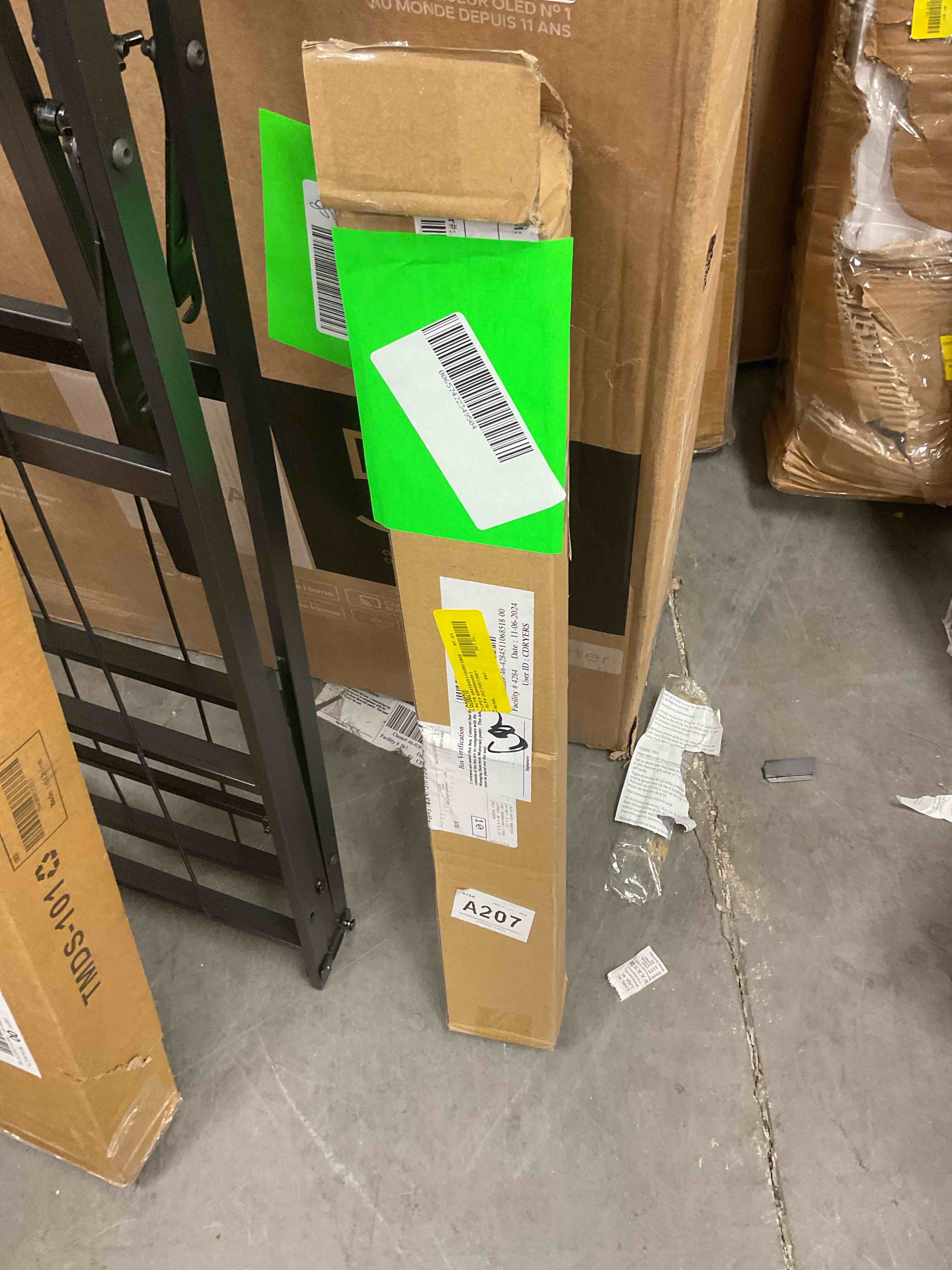 https://s3.amazonaws.com/lotting-images-prod/bidfta/RED6800223_1736868237743.jpeg