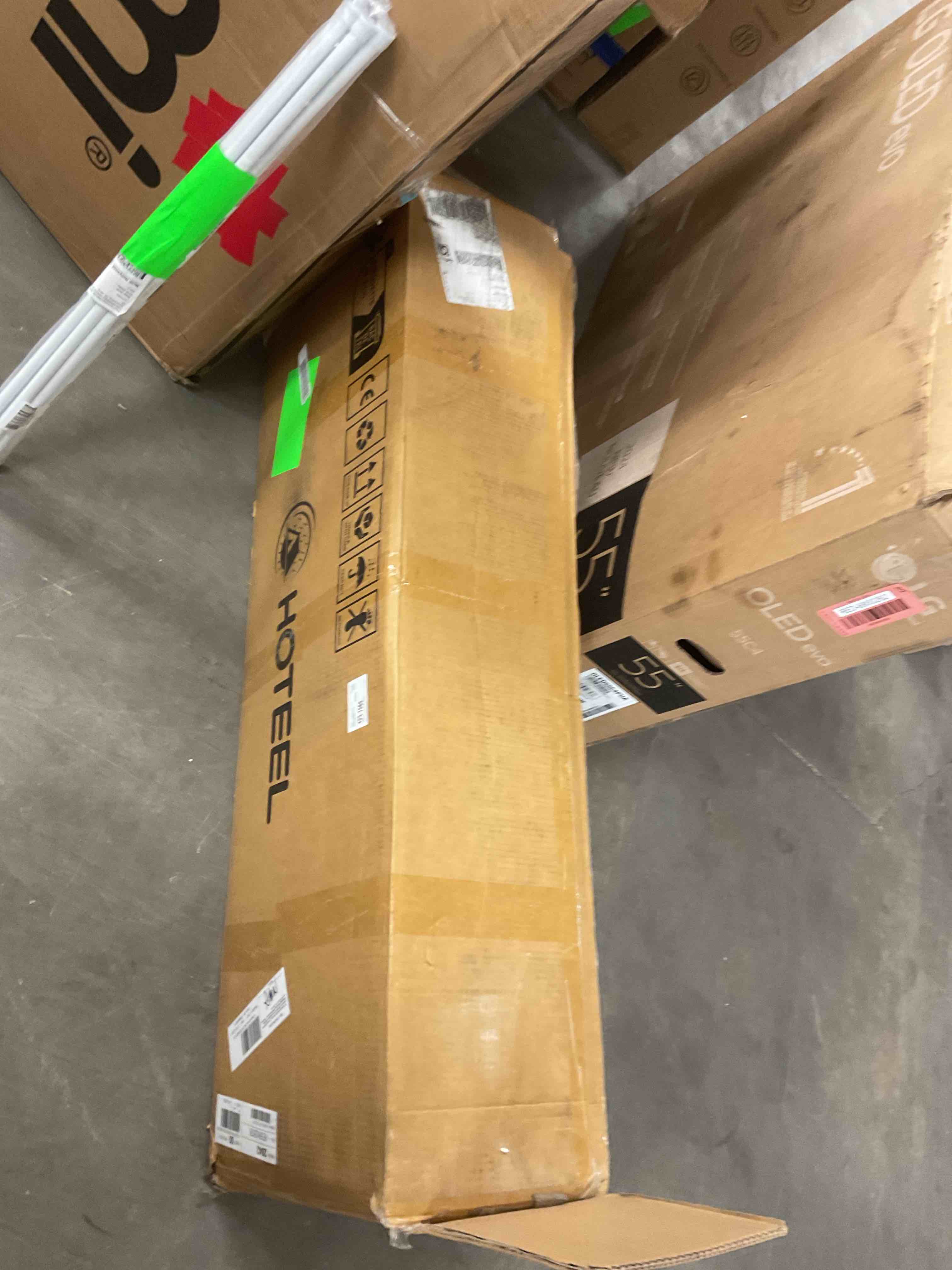https://s3.amazonaws.com/lotting-images-prod/bidfta/RED6800263_1736875965123.jpeg