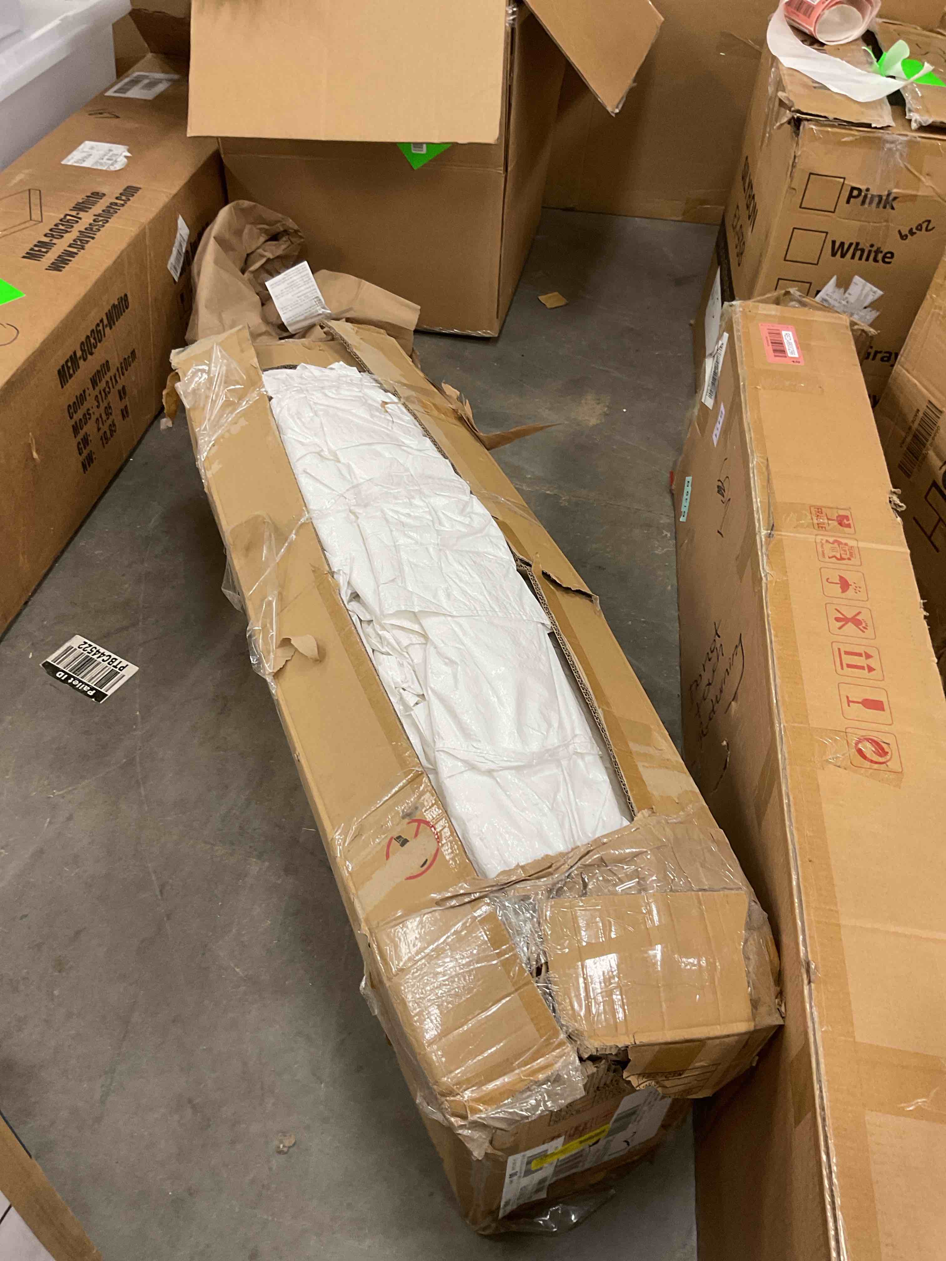 https://s3.amazonaws.com/lotting-images-prod/bidfta/RED6800319_1736886642578.jpeg