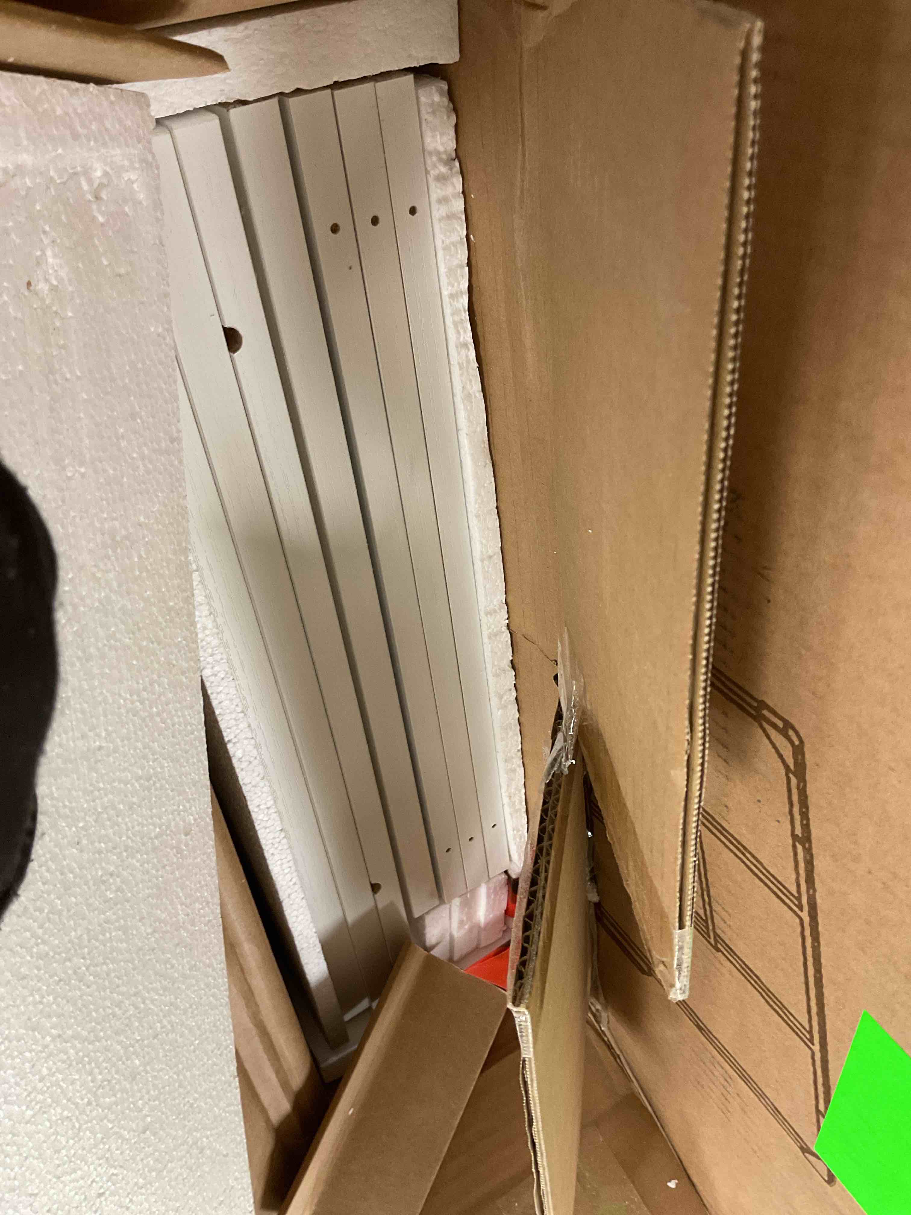 https://s3.amazonaws.com/lotting-images-prod/bidfta/RED6800327_1736888183658.jpeg