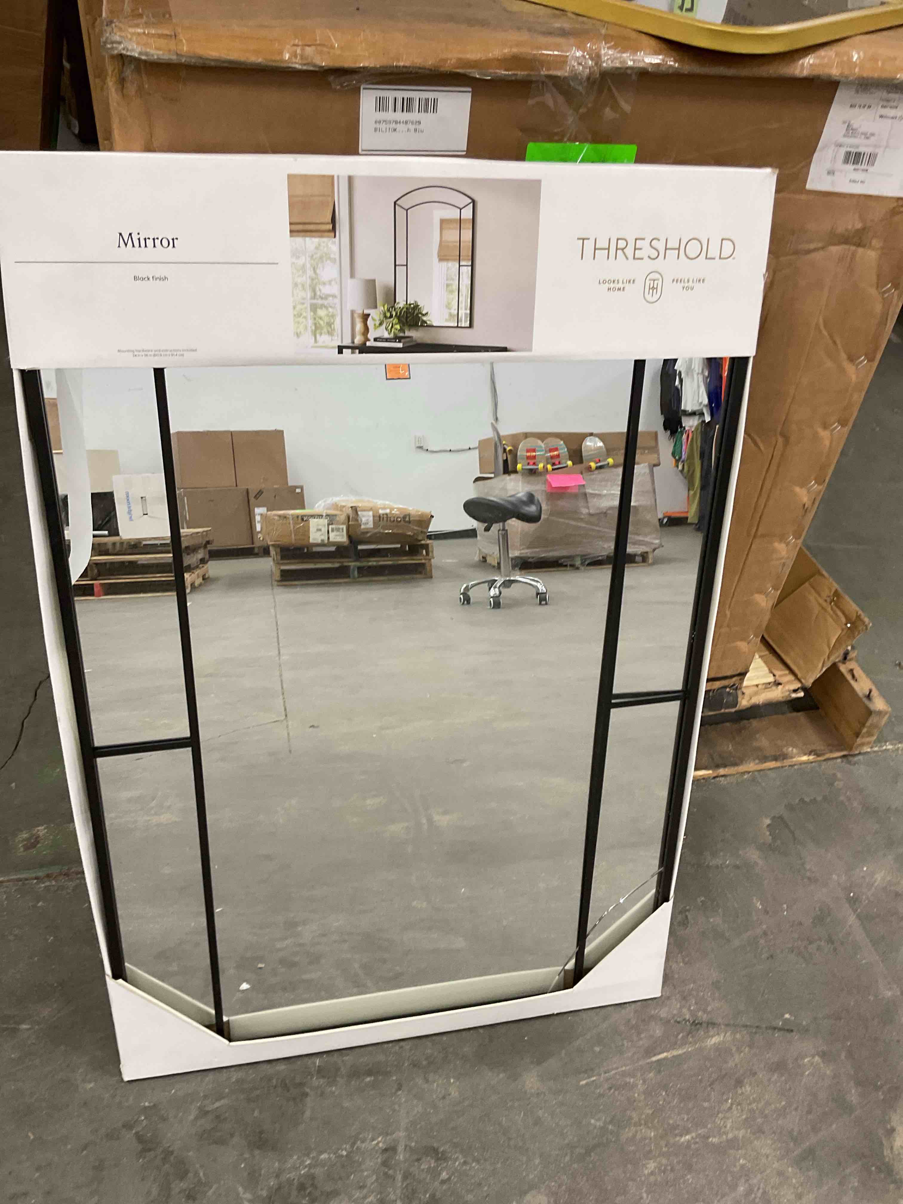 https://s3.amazonaws.com/lotting-images-prod/bidfta/RED6800500_1737063292059.jpeg
