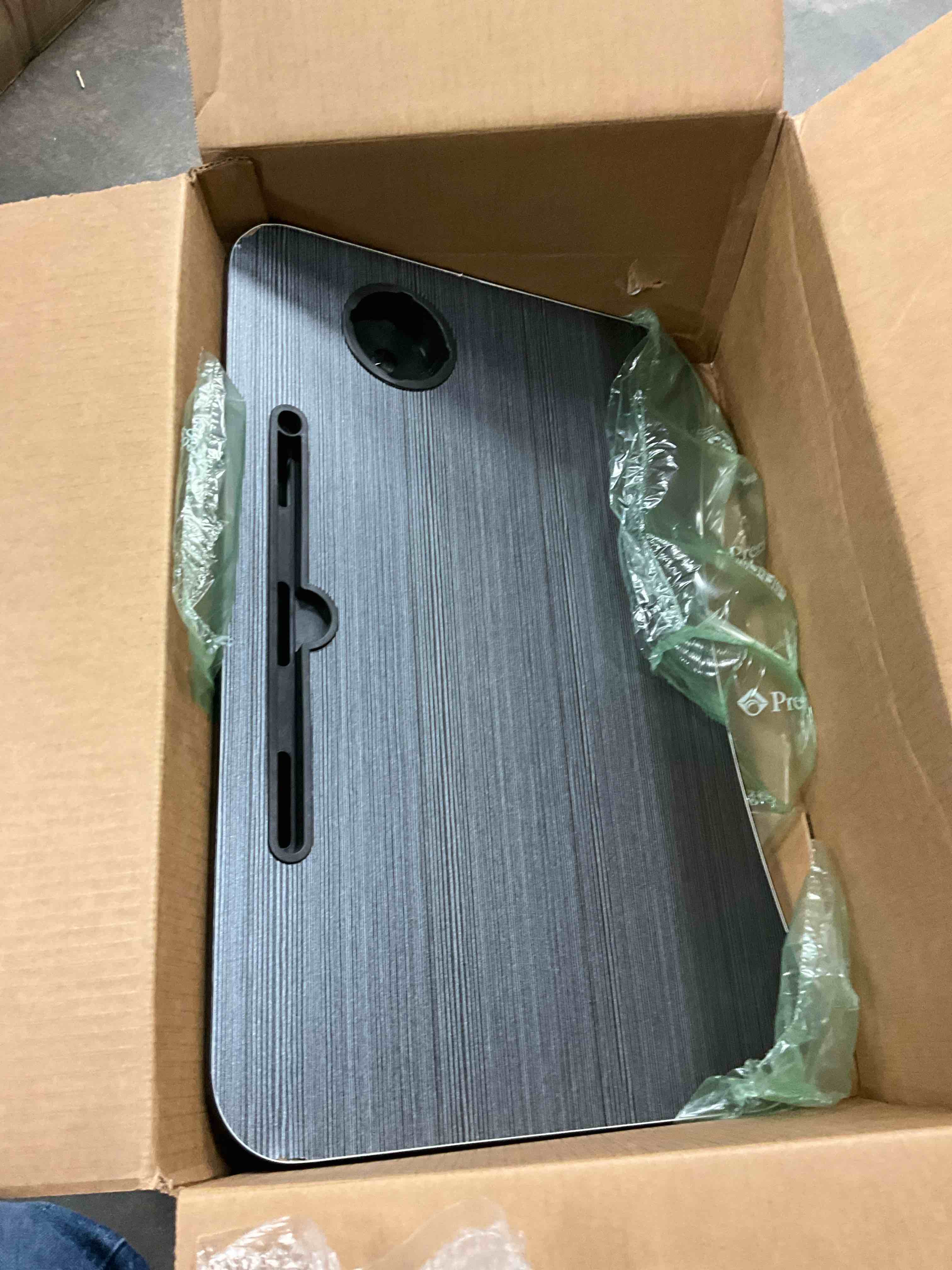https://s3.amazonaws.com/lotting-images-prod/bidfta/RED6800534_1737201508677.jpeg