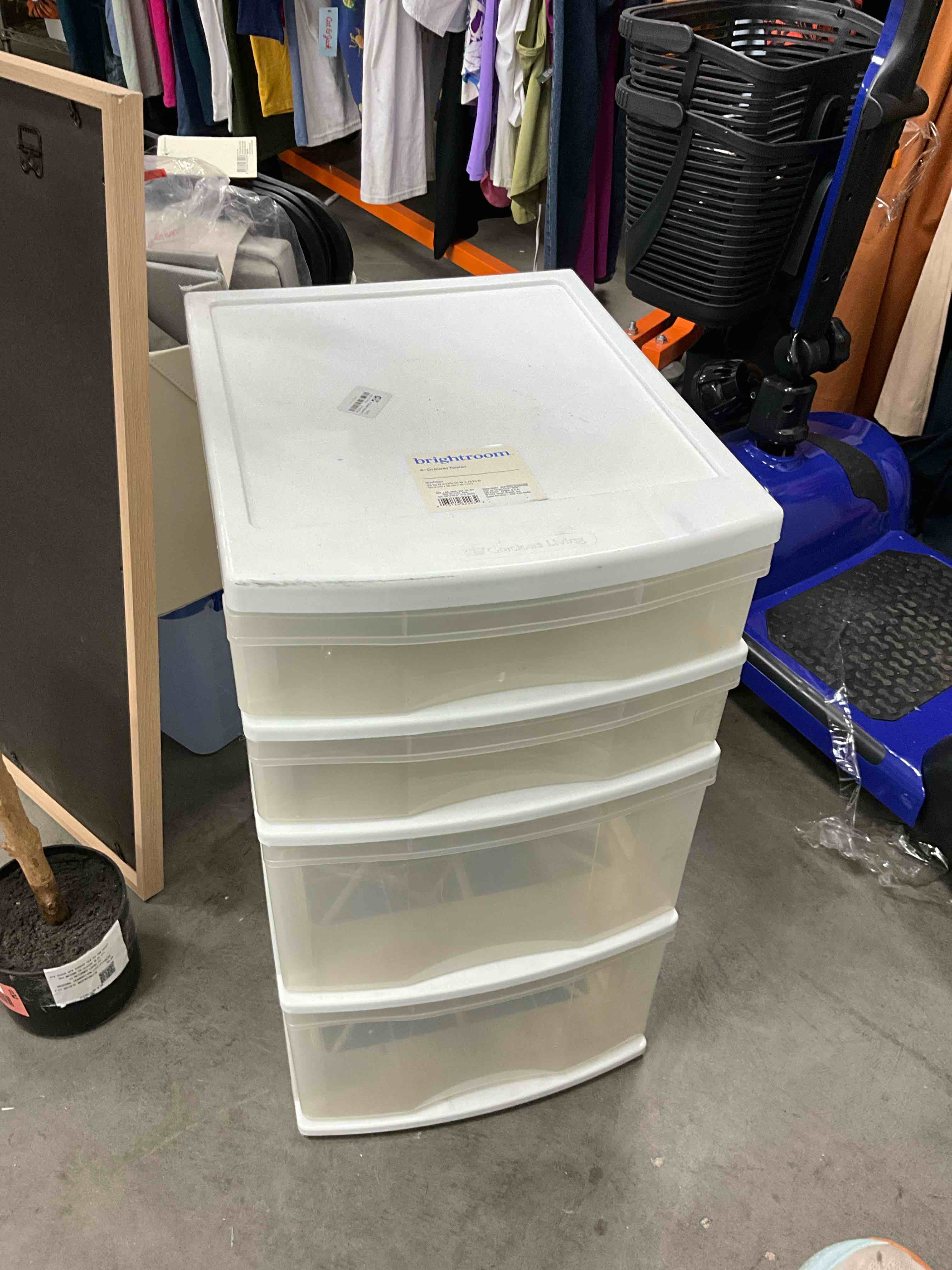 https://s3.amazonaws.com/lotting-images-prod/bidfta/RED6800662_1737473565243.jpeg