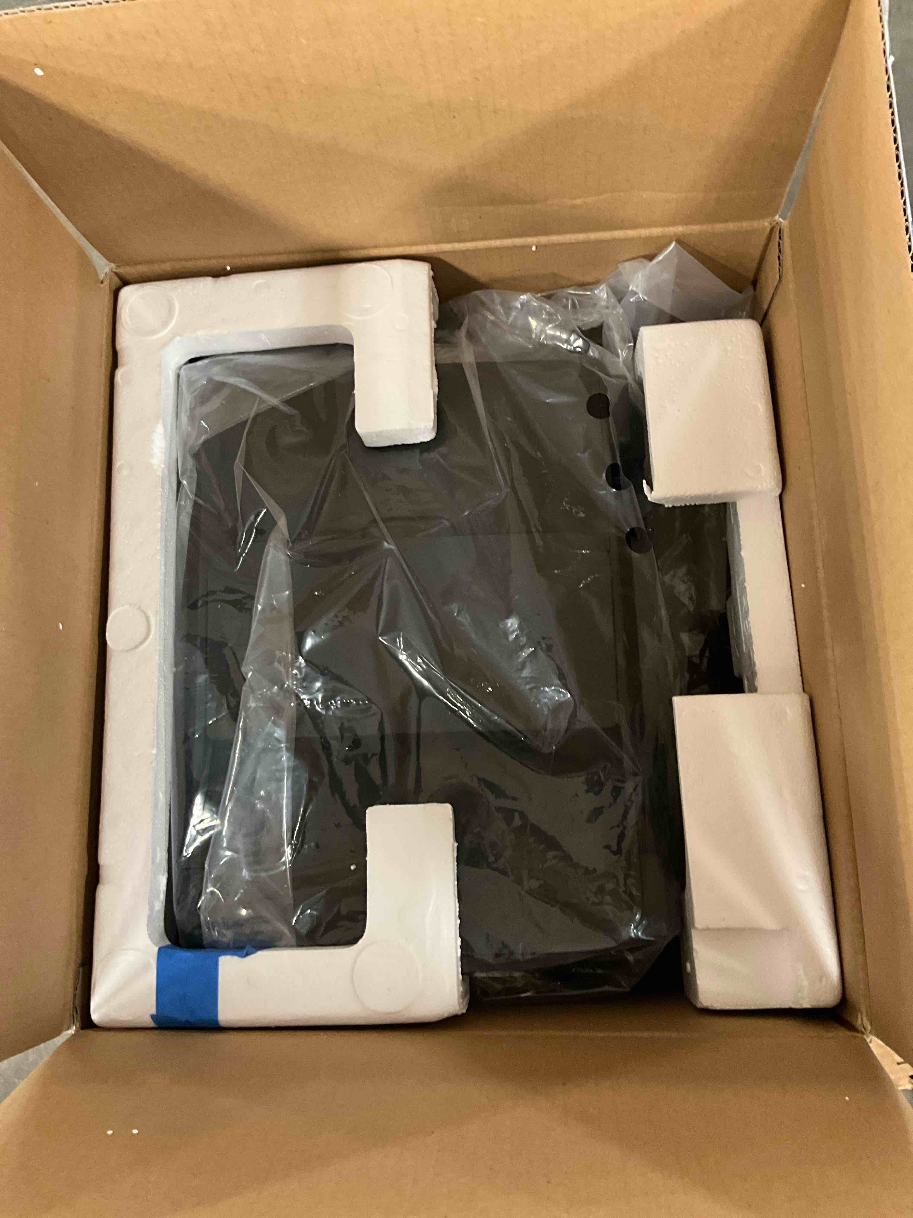 https://s3.amazonaws.com/lotting-images-prod/bidfta/RED6800746_1737487698189.jpeg