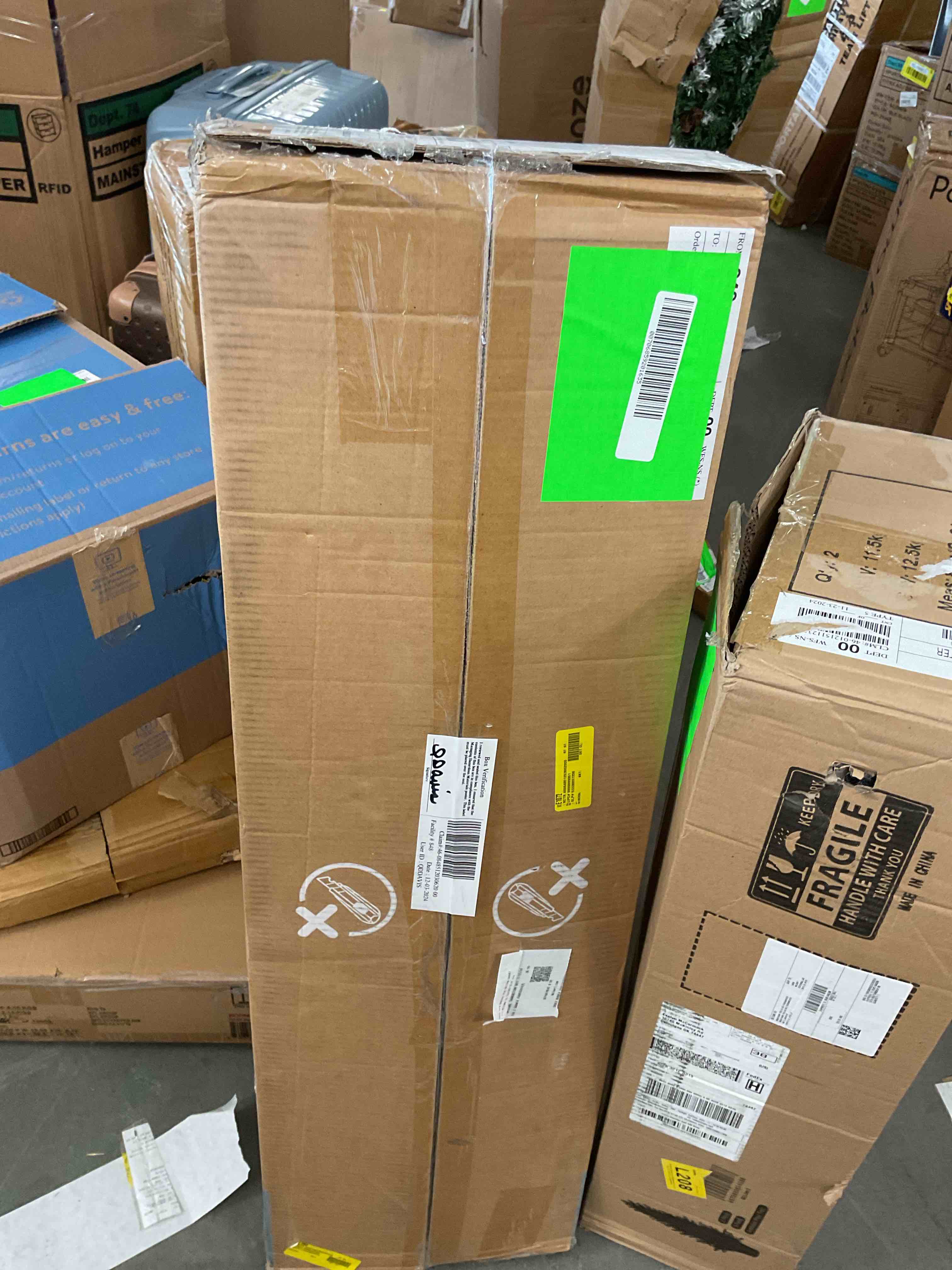 https://s3.amazonaws.com/lotting-images-prod/bidfta/RED6804492_1737821619683.jpeg