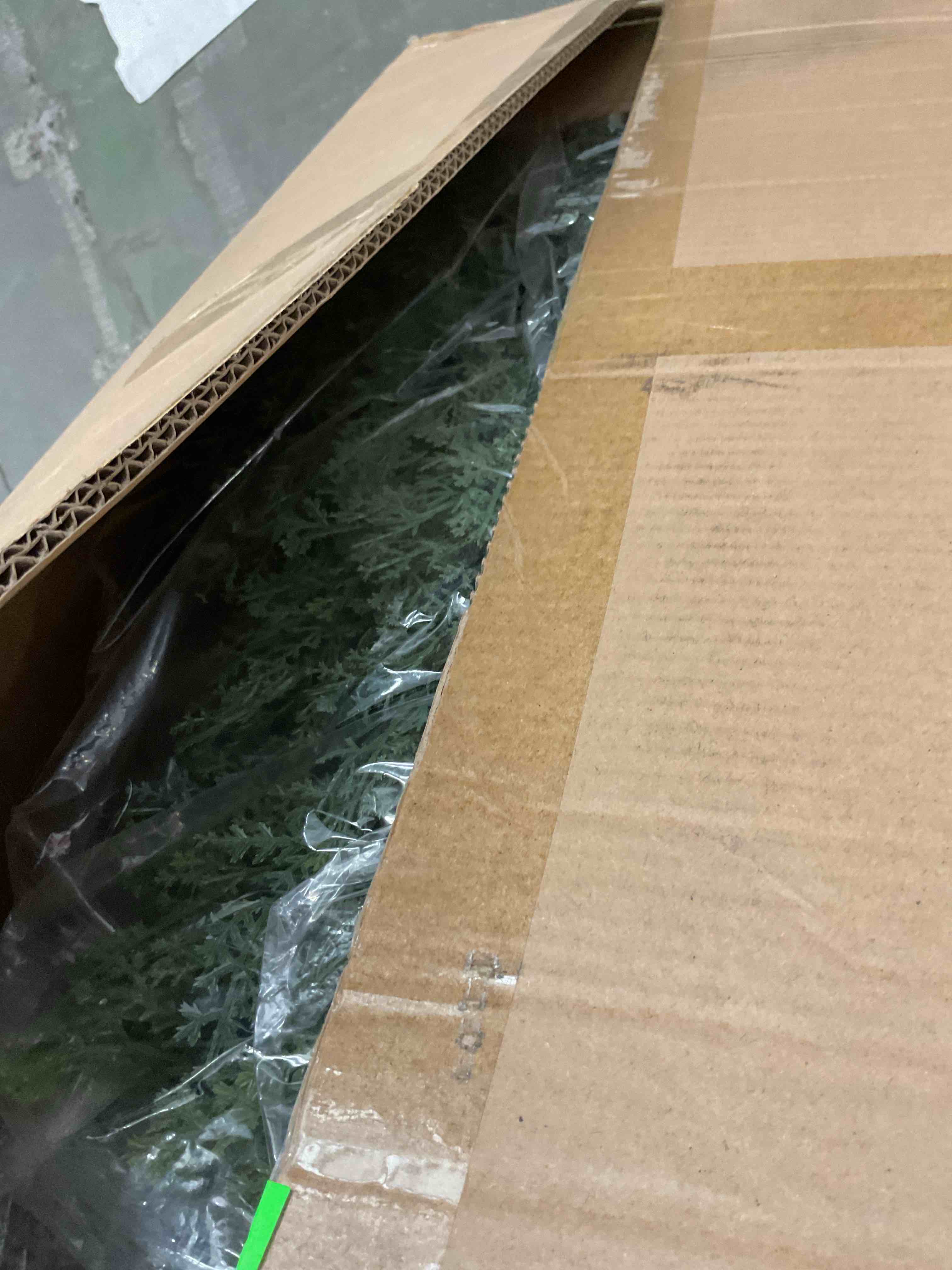https://s3.amazonaws.com/lotting-images-prod/bidfta/RED6804493_1737821766320.jpeg