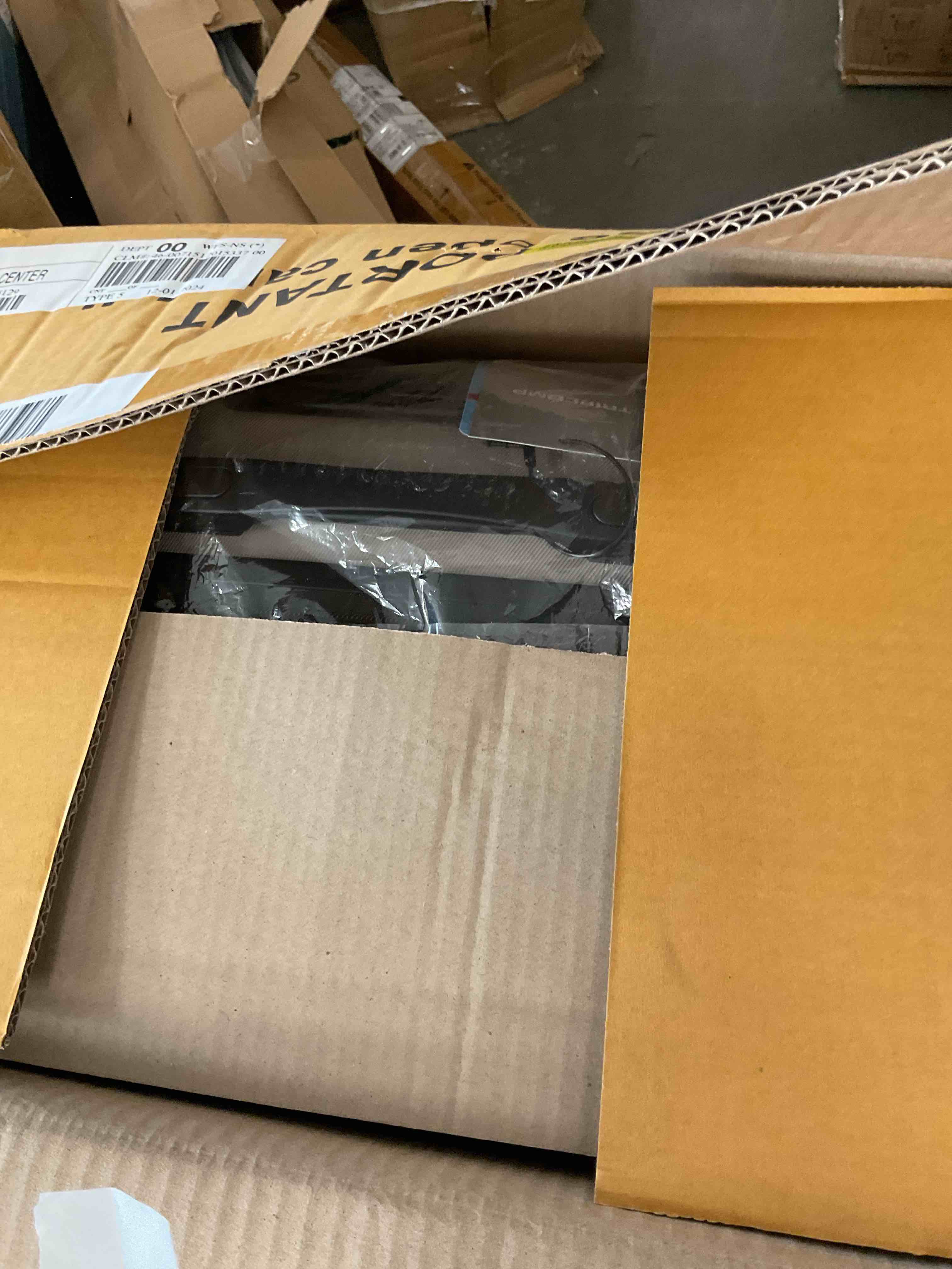 https://s3.amazonaws.com/lotting-images-prod/bidfta/RED6804494_1737822080240.jpeg
