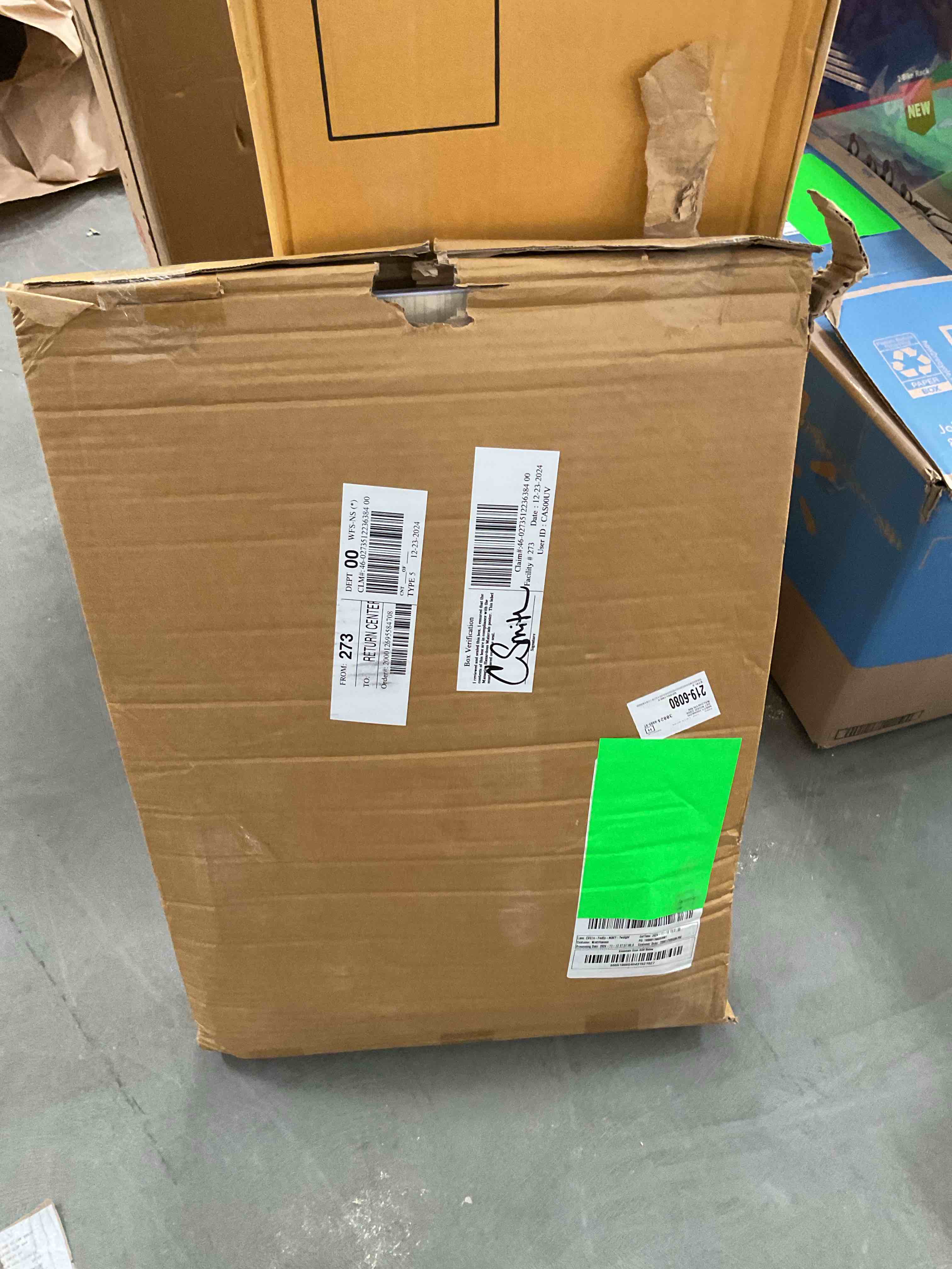 https://s3.amazonaws.com/lotting-images-prod/bidfta/RED6804496_1737822341742.jpeg
