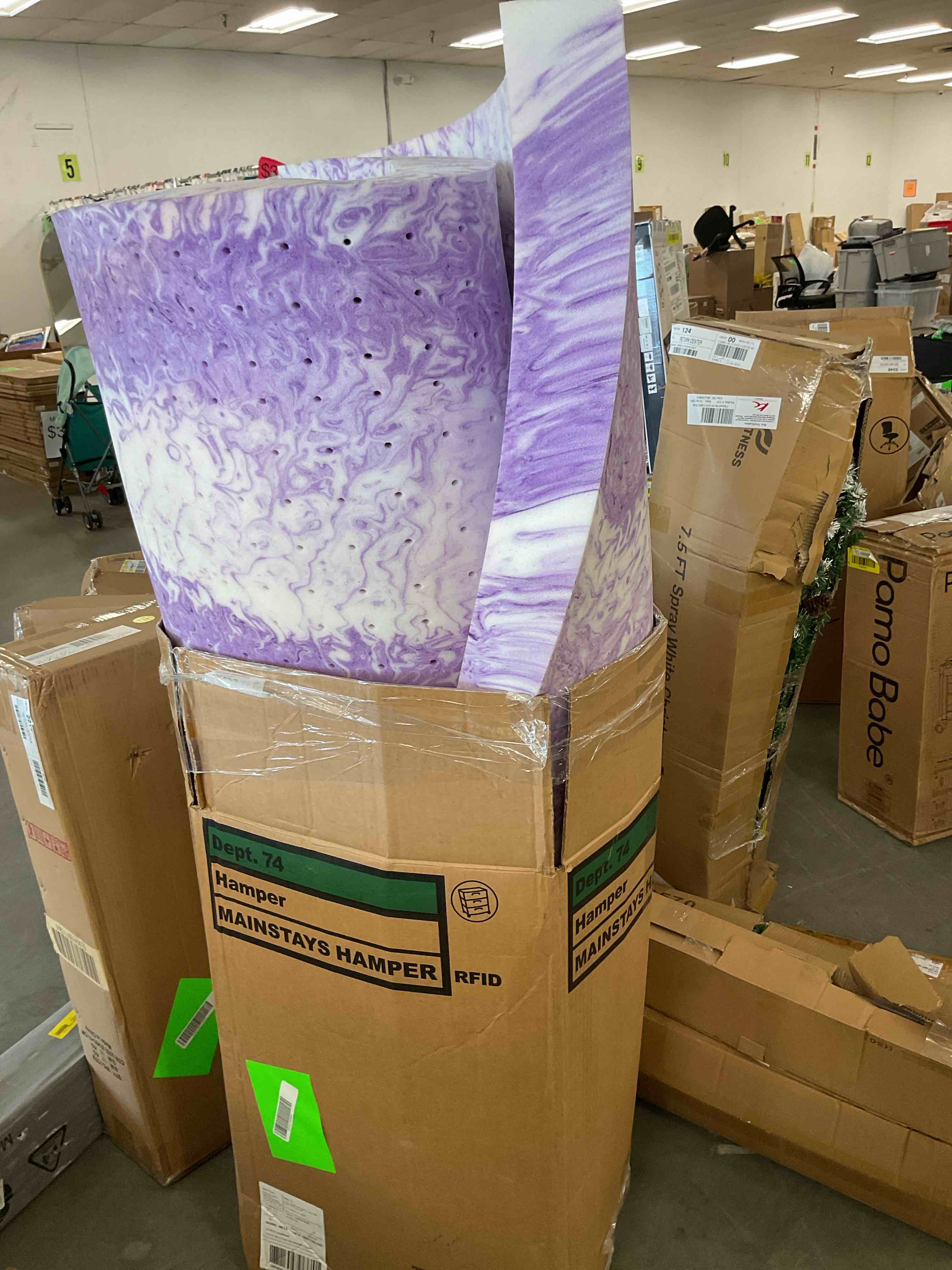 https://s3.amazonaws.com/lotting-images-prod/bidfta/RED6804500_1737822937782.jpeg