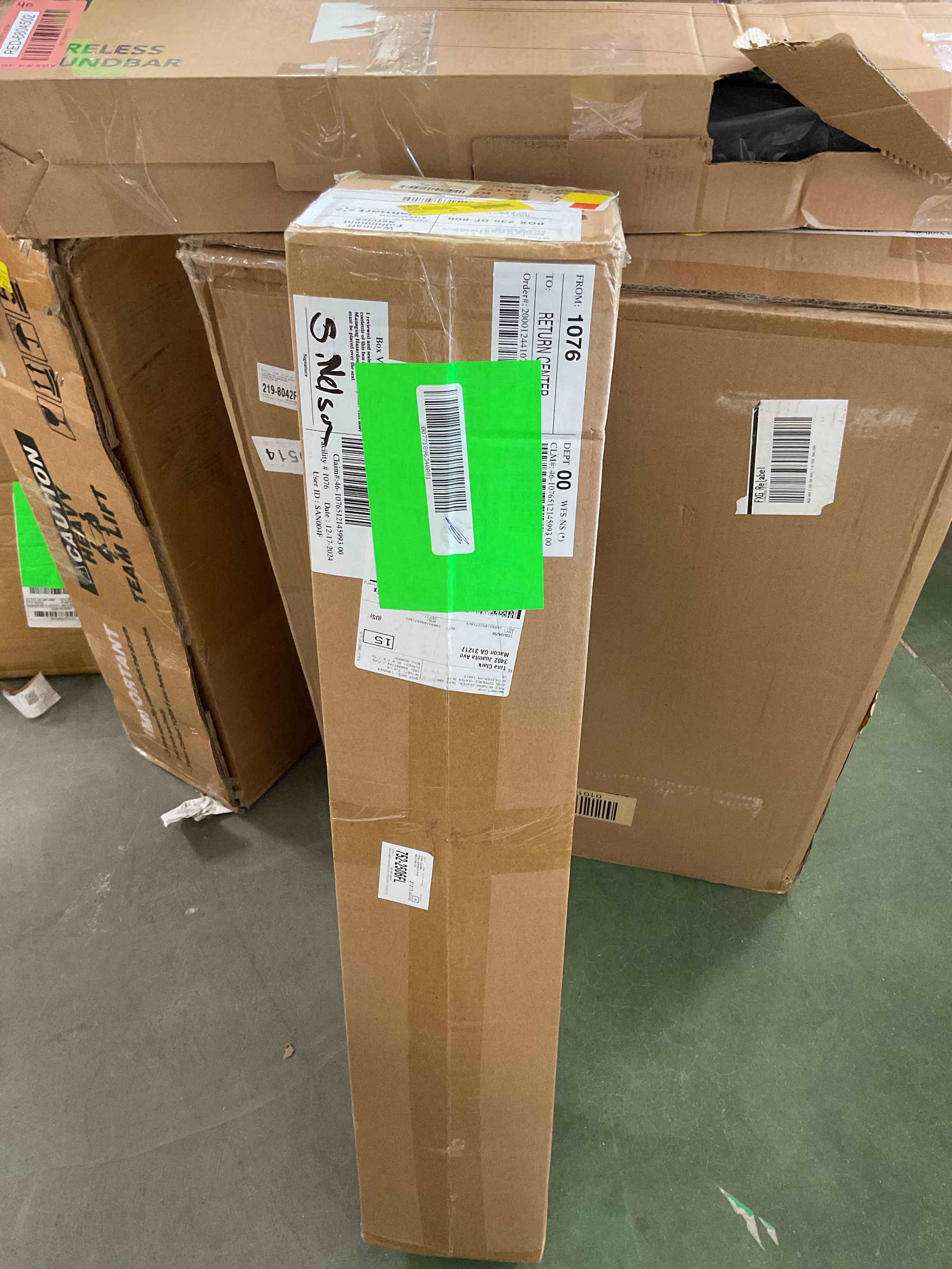 https://s3.amazonaws.com/lotting-images-prod/bidfta/RED6804503_1737823256554.jpeg