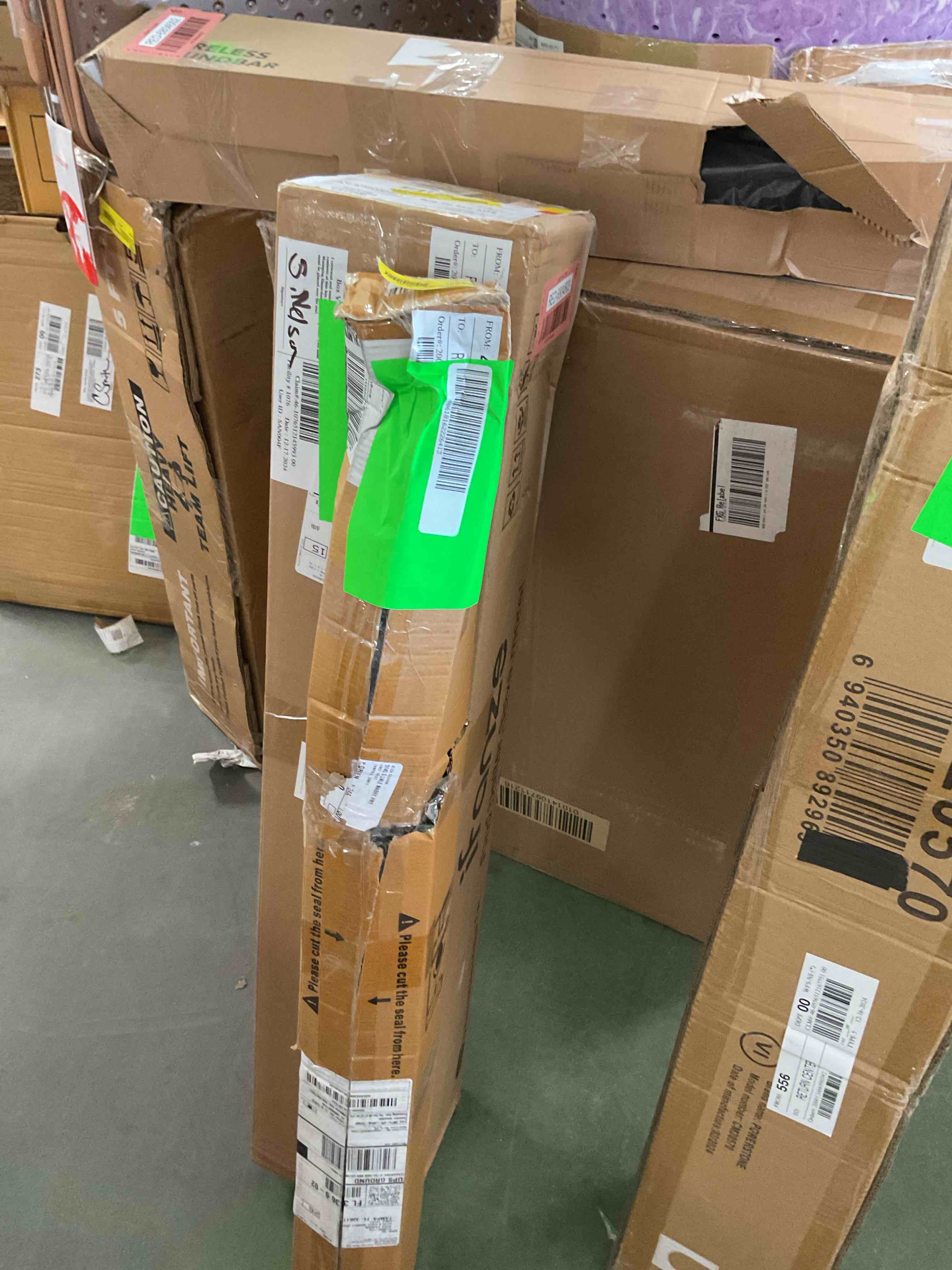 https://s3.amazonaws.com/lotting-images-prod/bidfta/RED6804505_1737823400223.jpeg