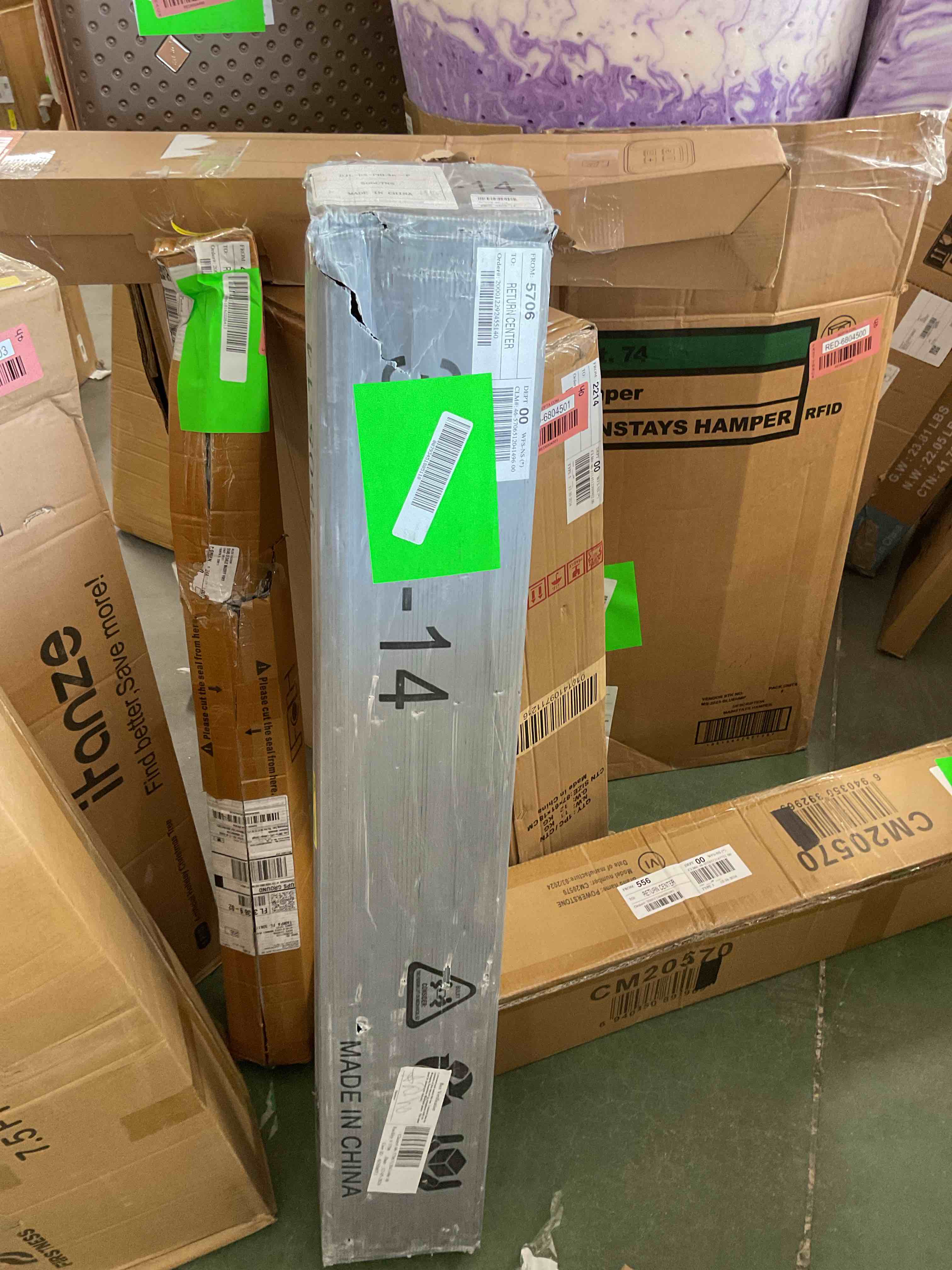 https://s3.amazonaws.com/lotting-images-prod/bidfta/RED6804507_1737823595534.jpeg