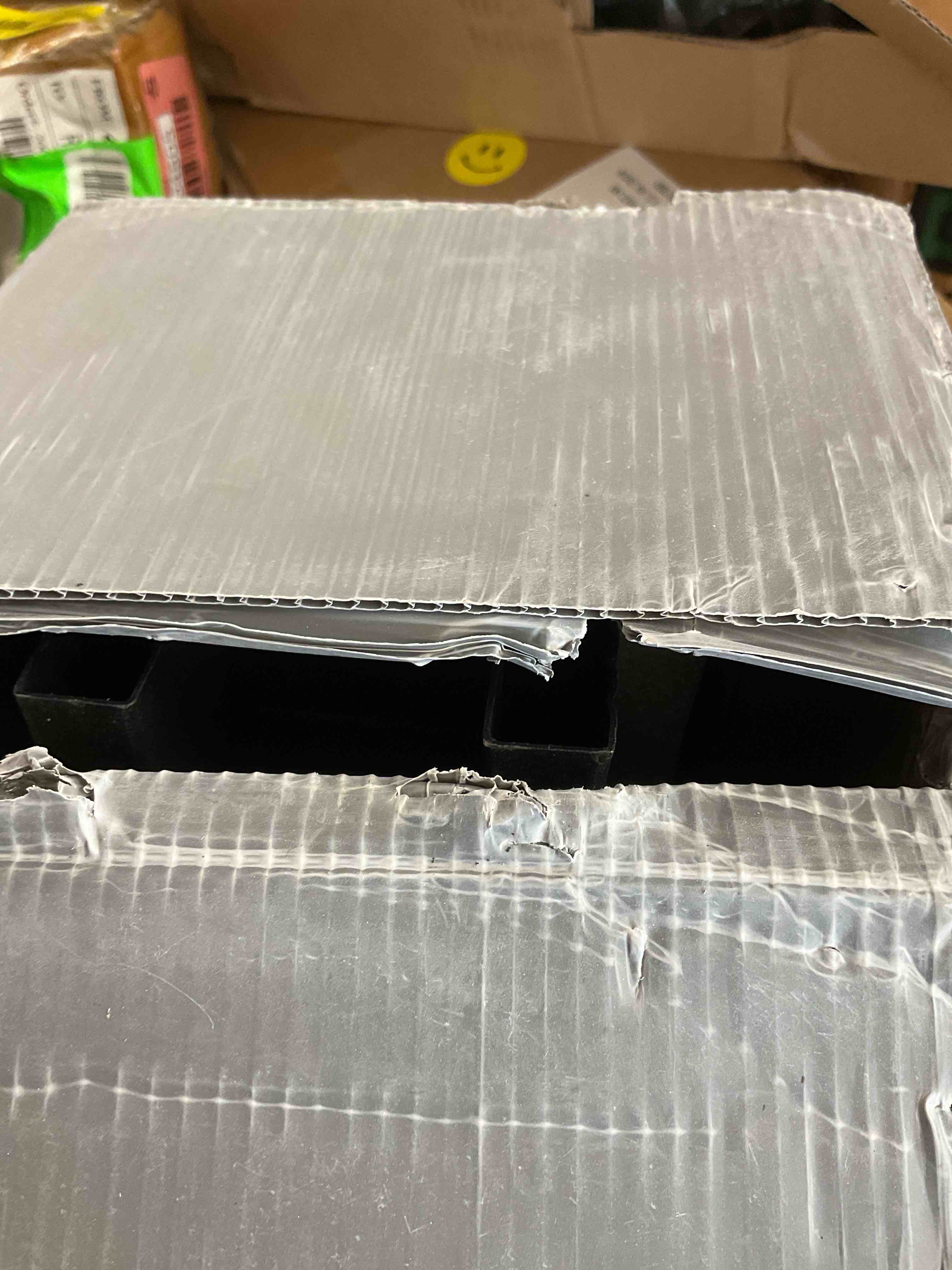 https://s3.amazonaws.com/lotting-images-prod/bidfta/RED6804507_1737823603094.jpeg