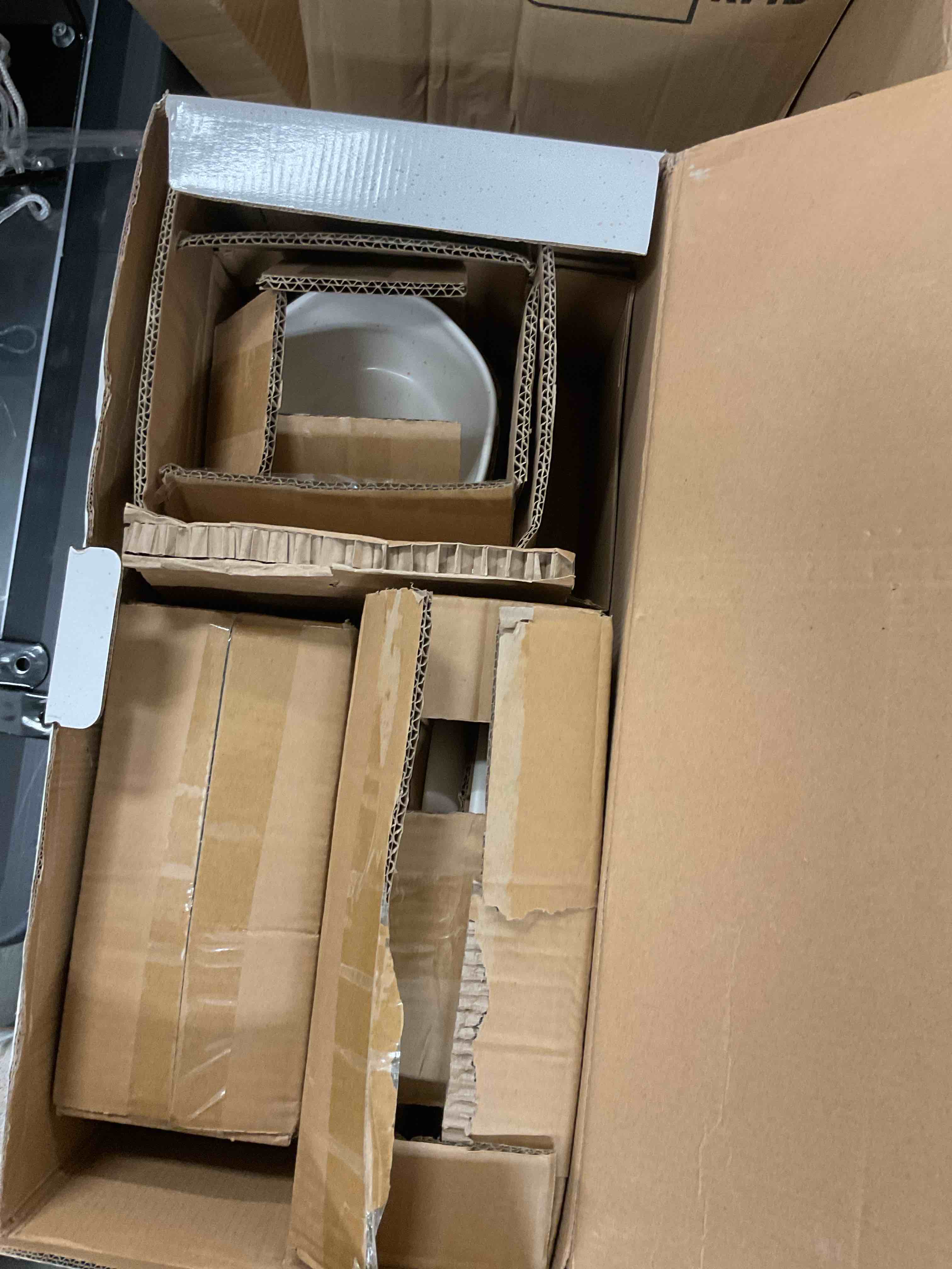 https://s3.amazonaws.com/lotting-images-prod/bidfta/RED6804623_1738073378450.jpeg