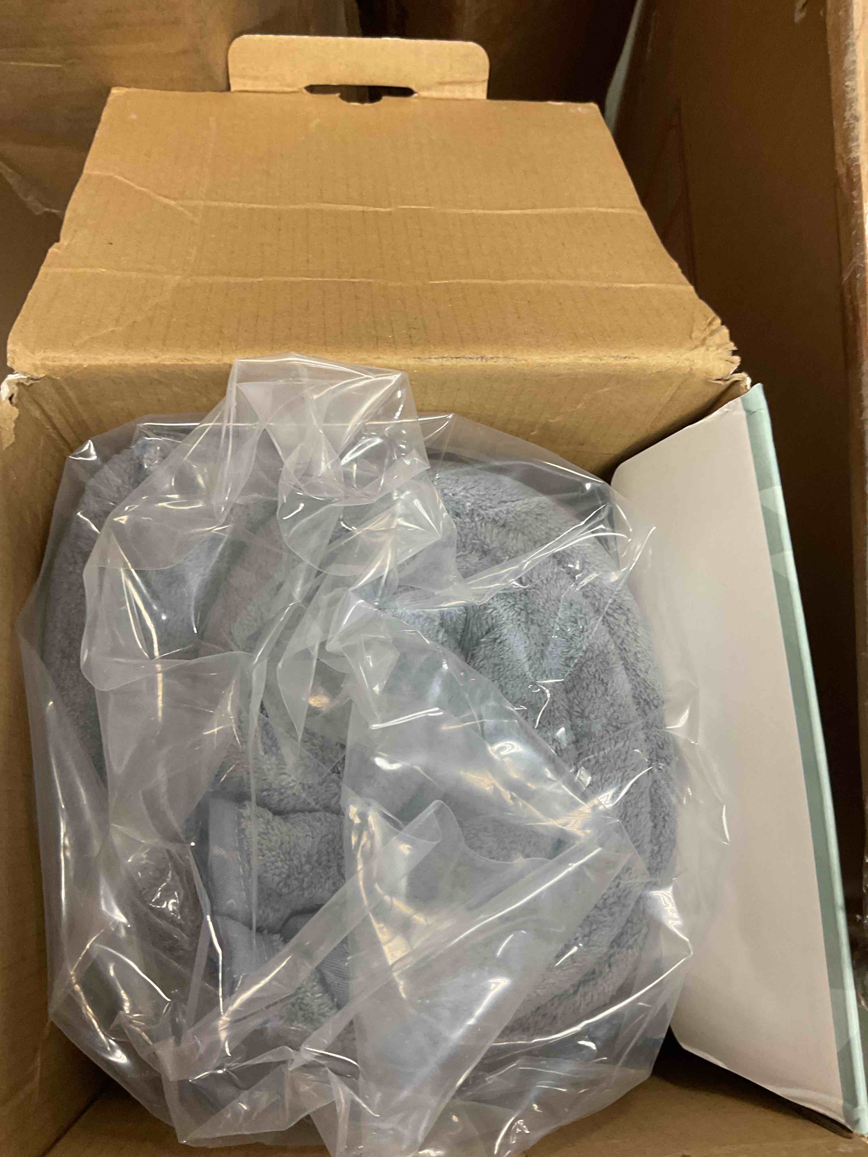 https://s3.amazonaws.com/lotting-images-prod/bidfta/RED6804627_1738073866209.jpeg
