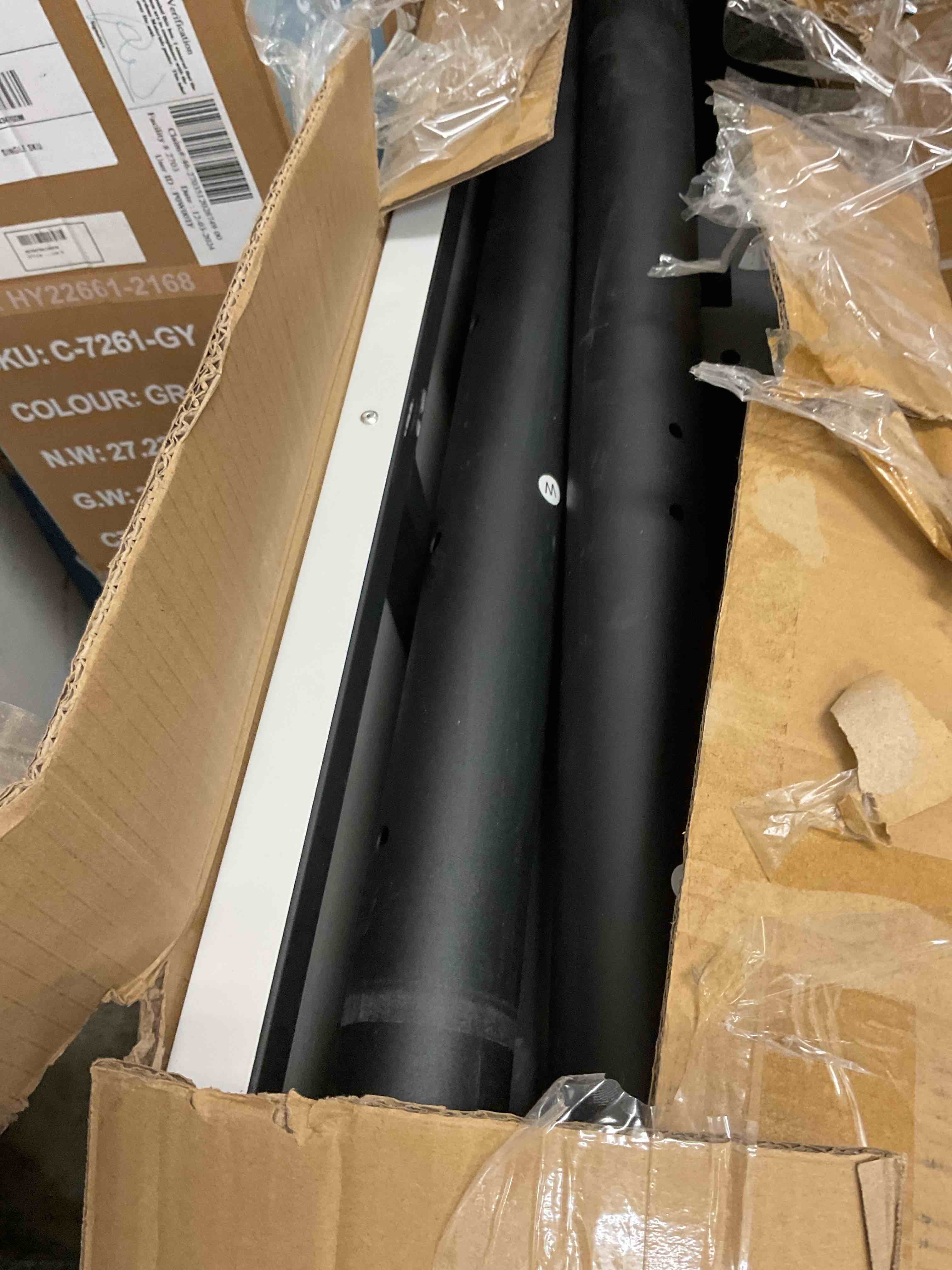 https://s3.amazonaws.com/lotting-images-prod/bidfta/RED6804629_1738074046618.jpeg