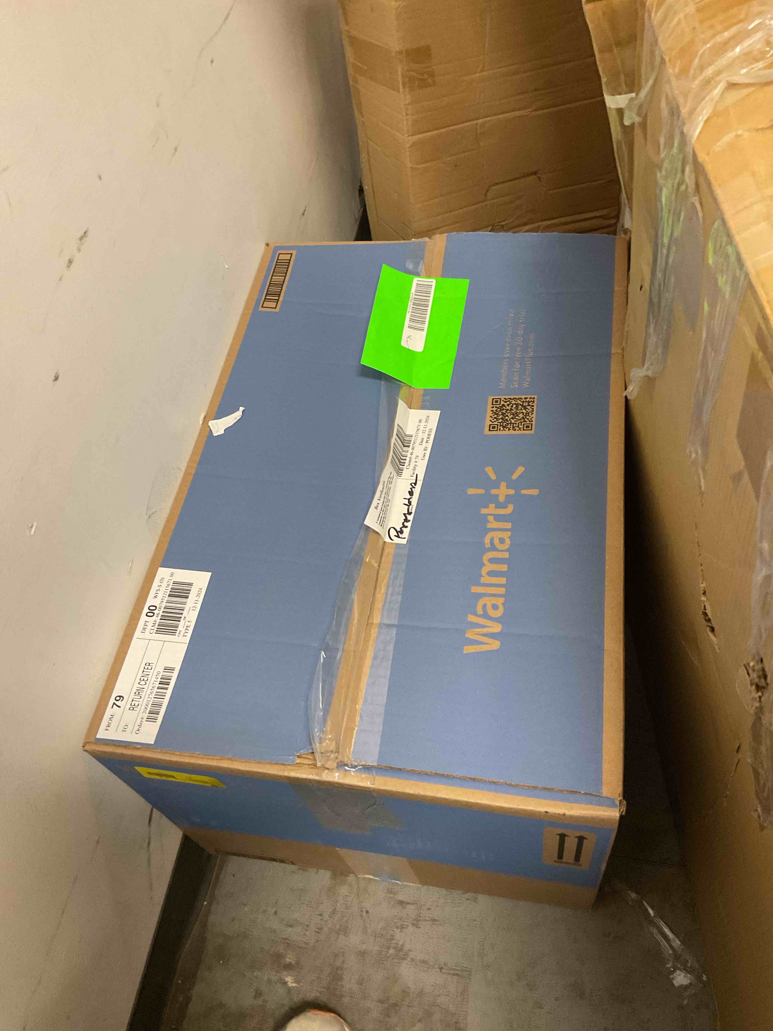 https://s3.amazonaws.com/lotting-images-prod/bidfta/RED6804631_1738074277038.jpeg