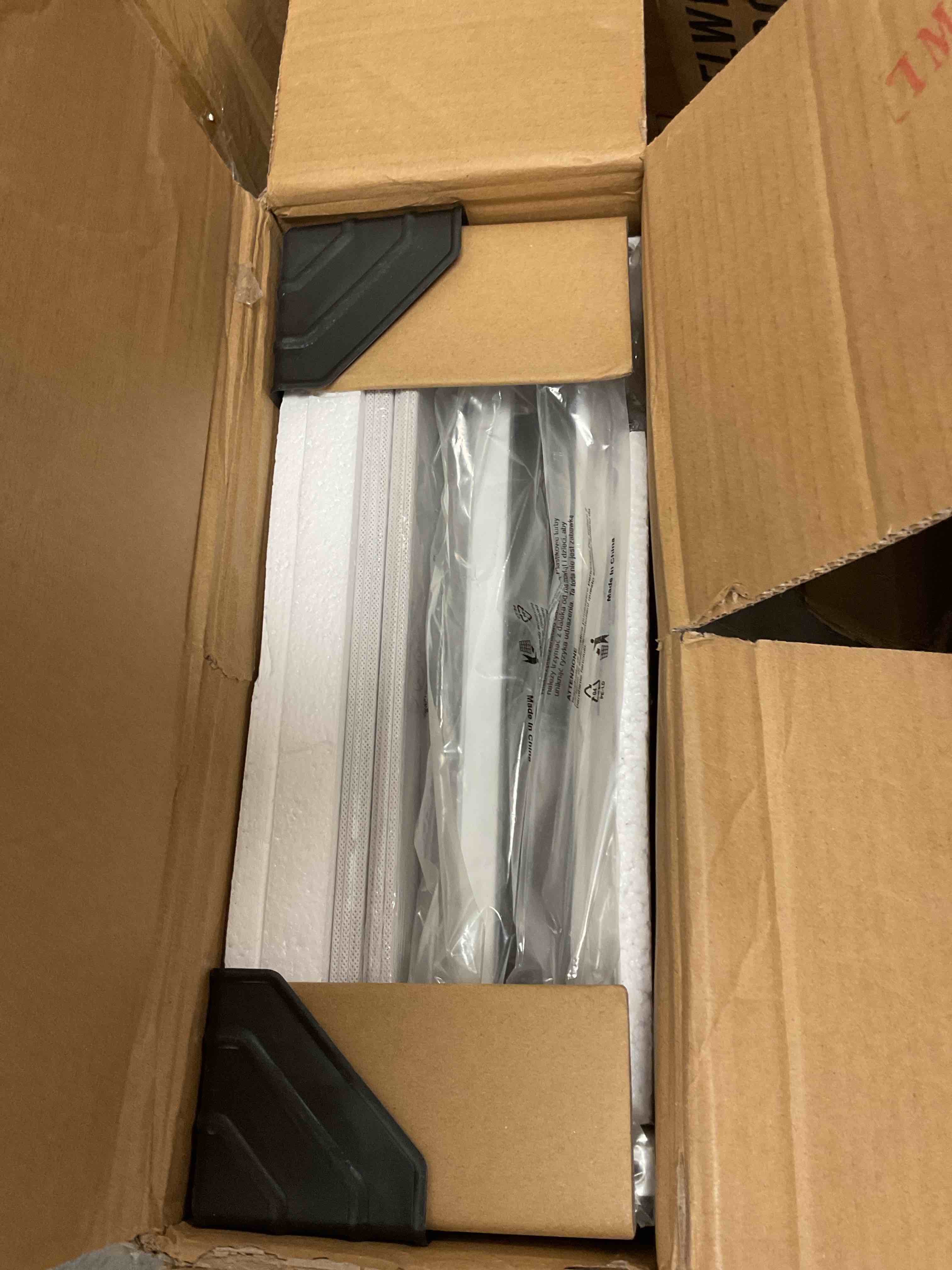 https://s3.amazonaws.com/lotting-images-prod/bidfta/RED6804632_1738074384712.jpeg
