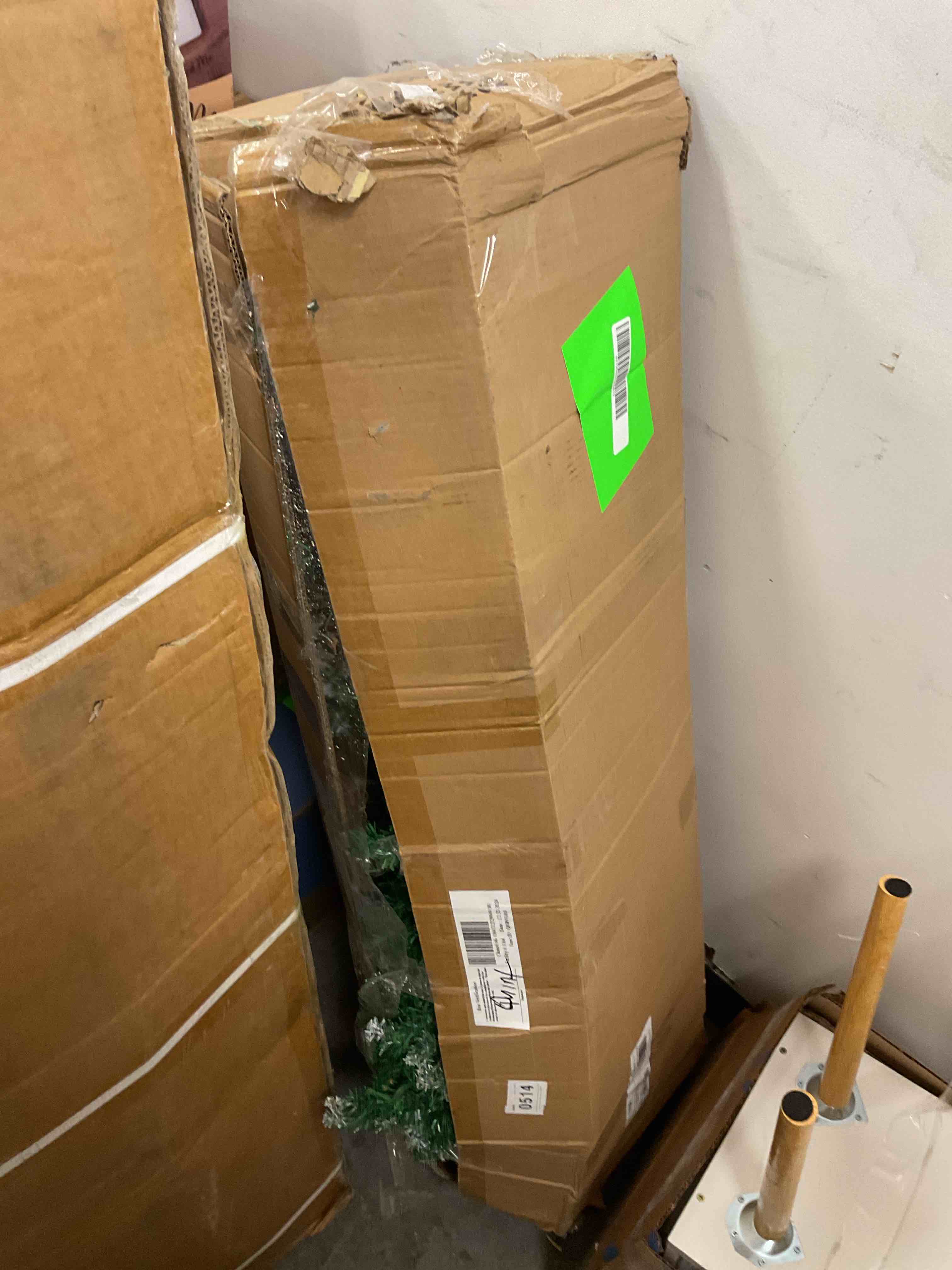 https://s3.amazonaws.com/lotting-images-prod/bidfta/RED6804640_1738075622109.jpeg