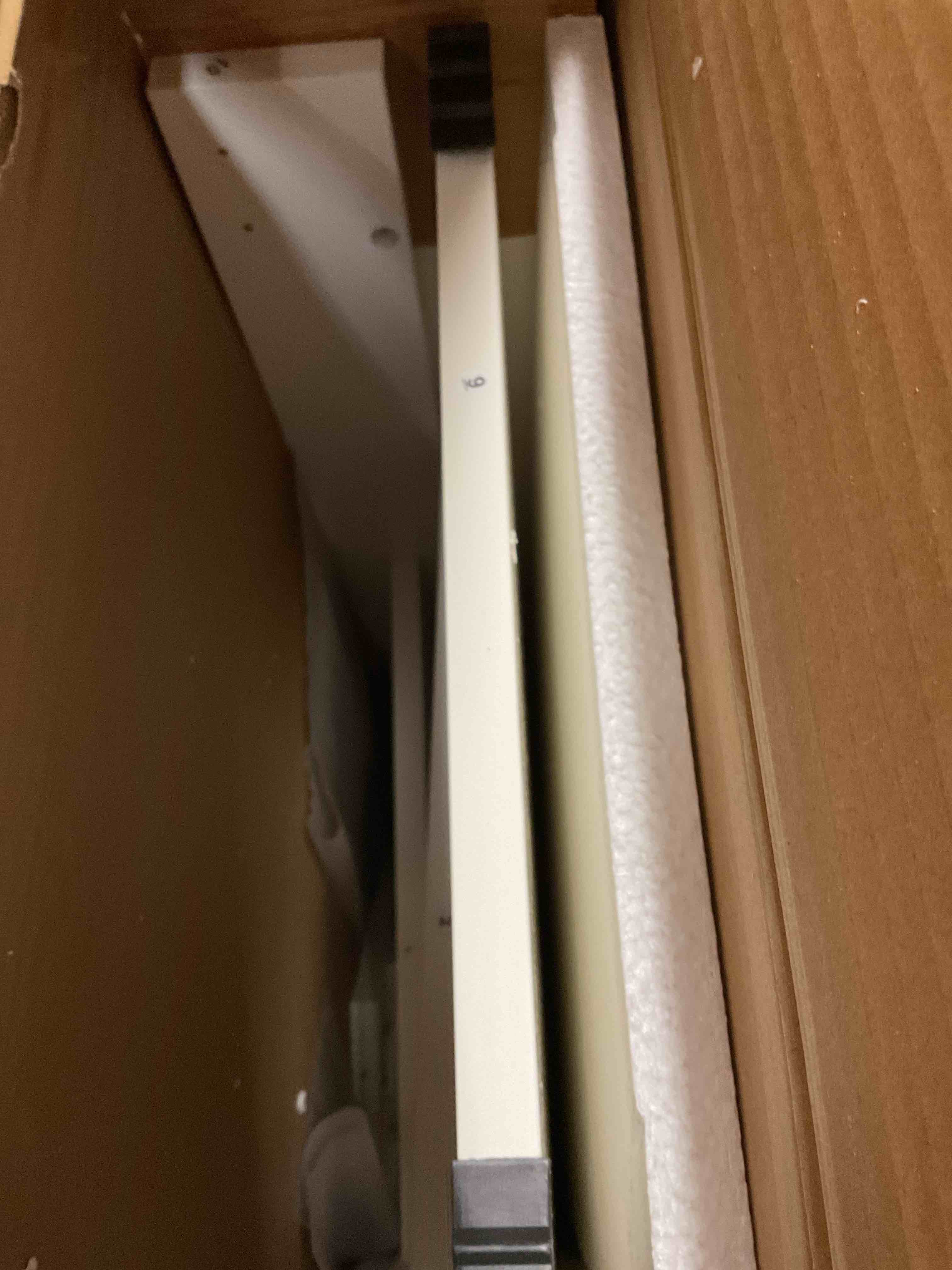 https://s3.amazonaws.com/lotting-images-prod/bidfta/RED6804641_1738075985500.jpeg