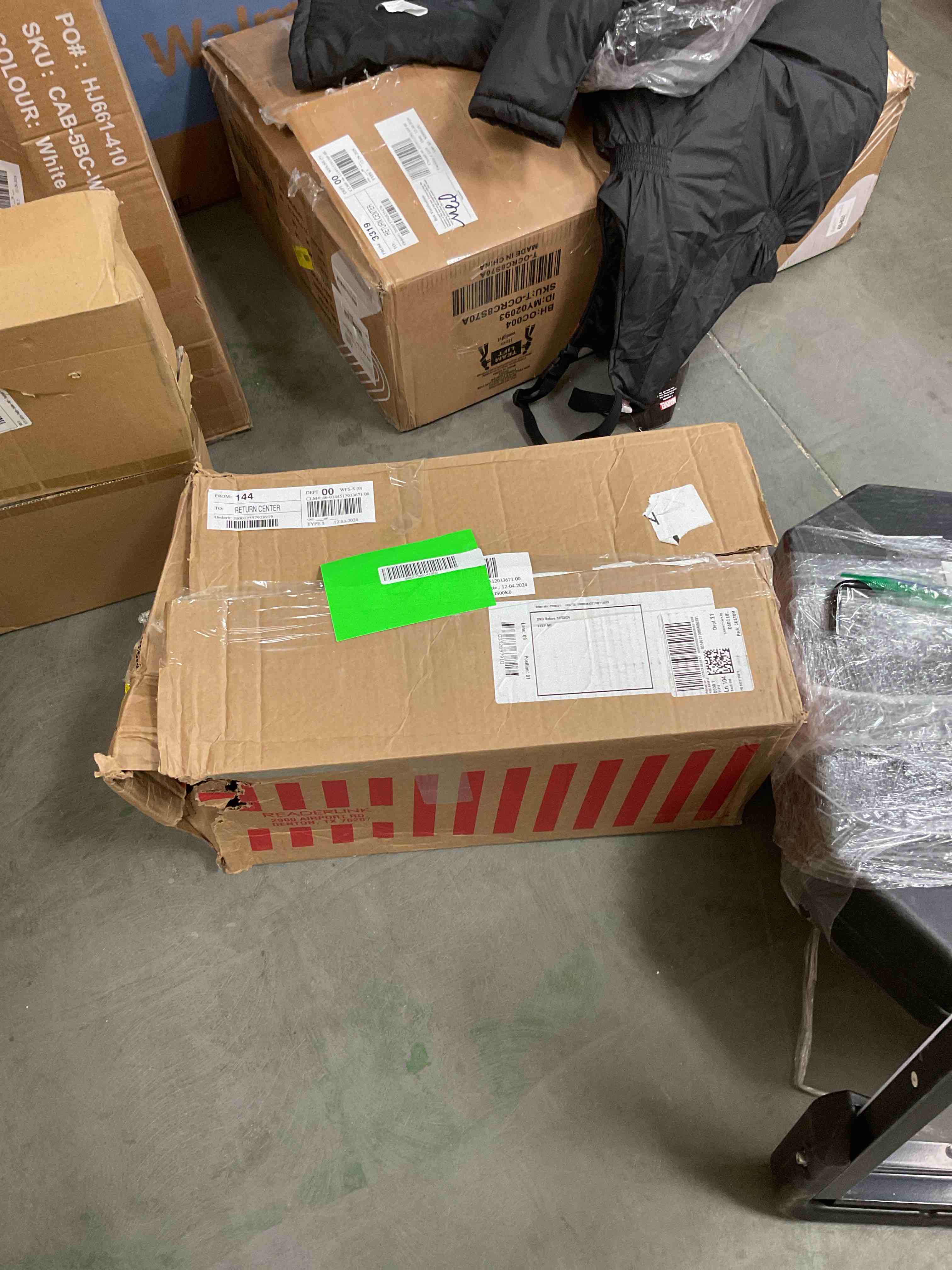 https://s3.amazonaws.com/lotting-images-prod/bidfta/RED6804643_1738076228325.jpeg