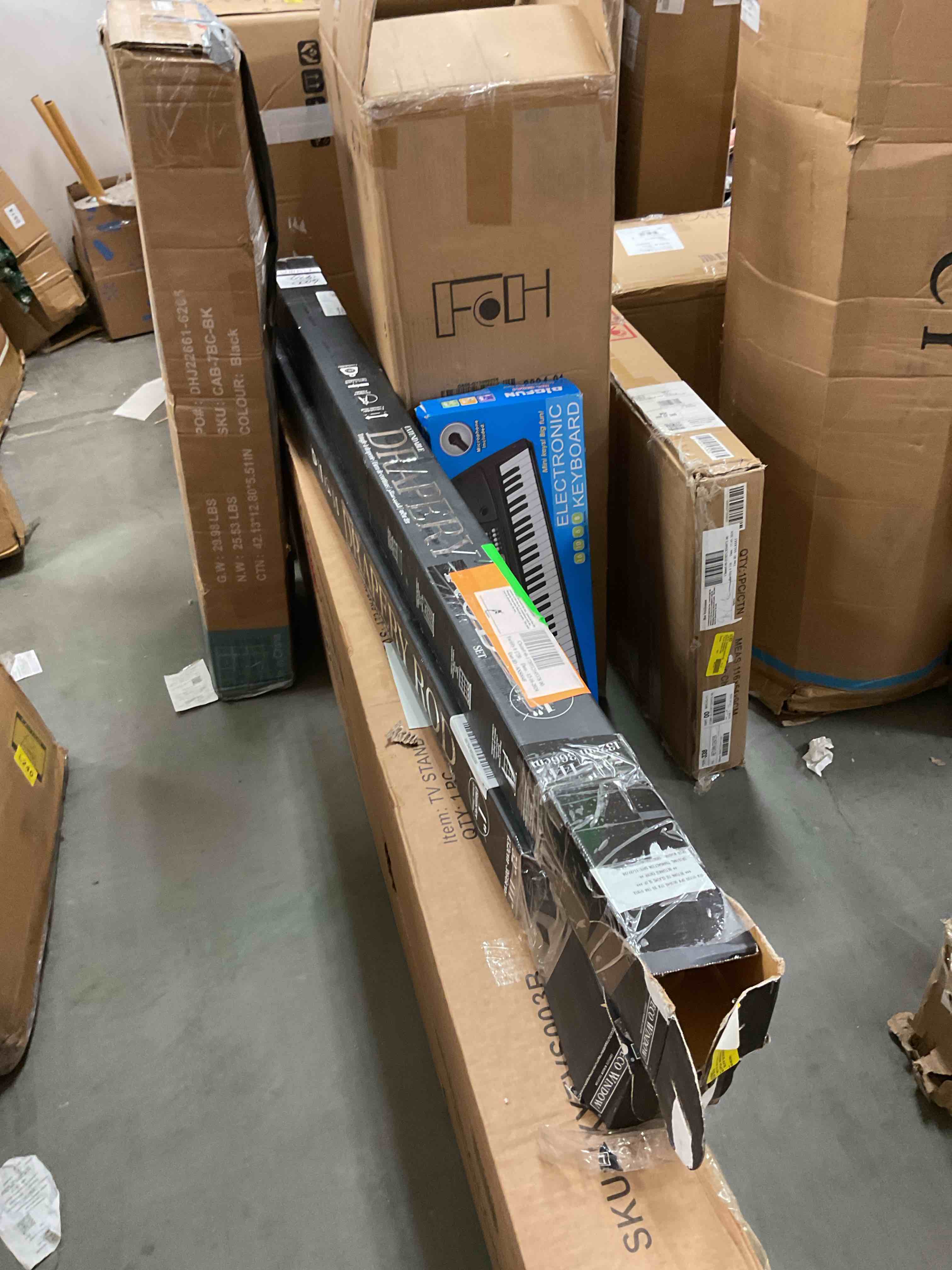 https://s3.amazonaws.com/lotting-images-prod/bidfta/RED6804677_1738092841008.jpeg
