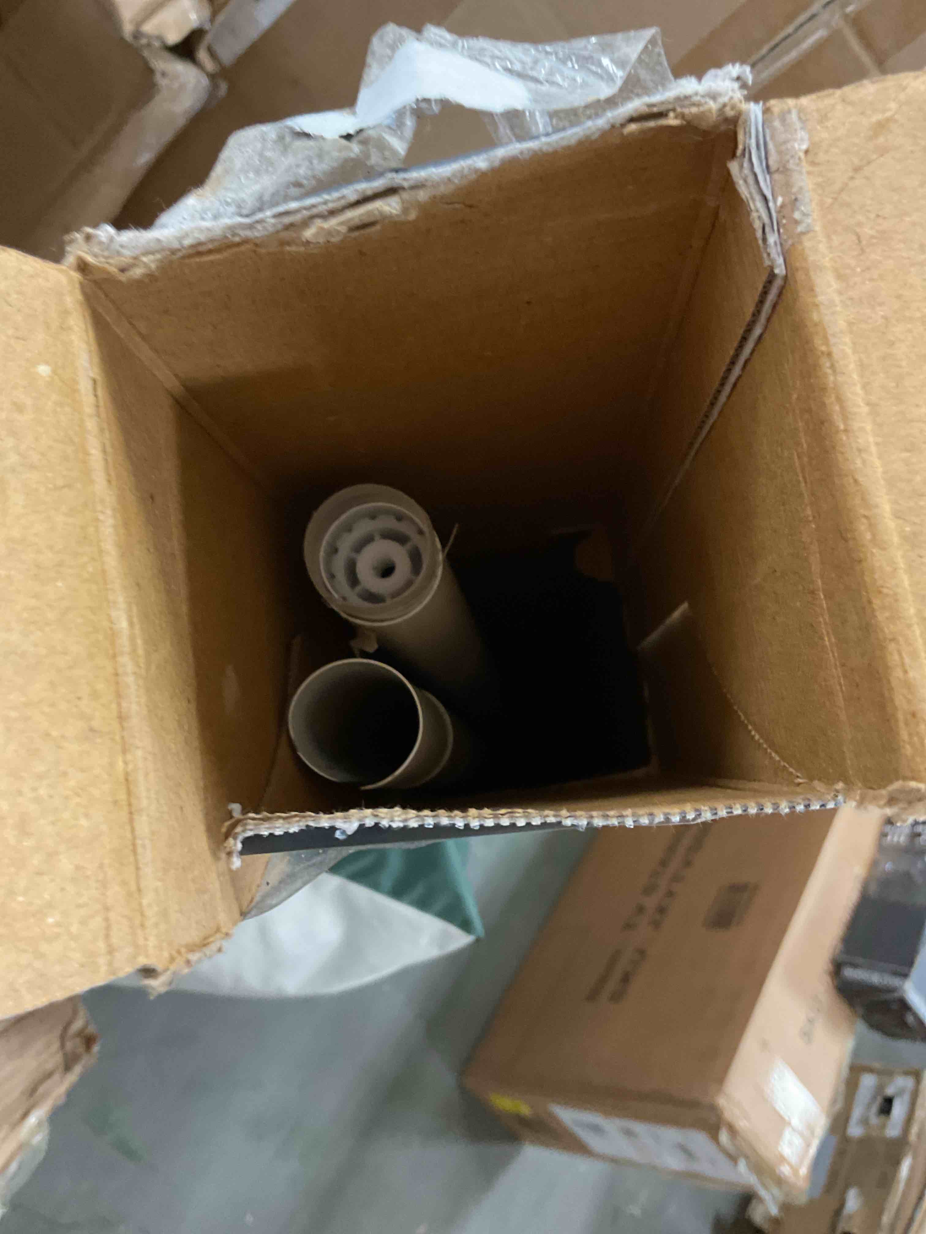 https://s3.amazonaws.com/lotting-images-prod/bidfta/RED6804677_1738092931658.jpeg