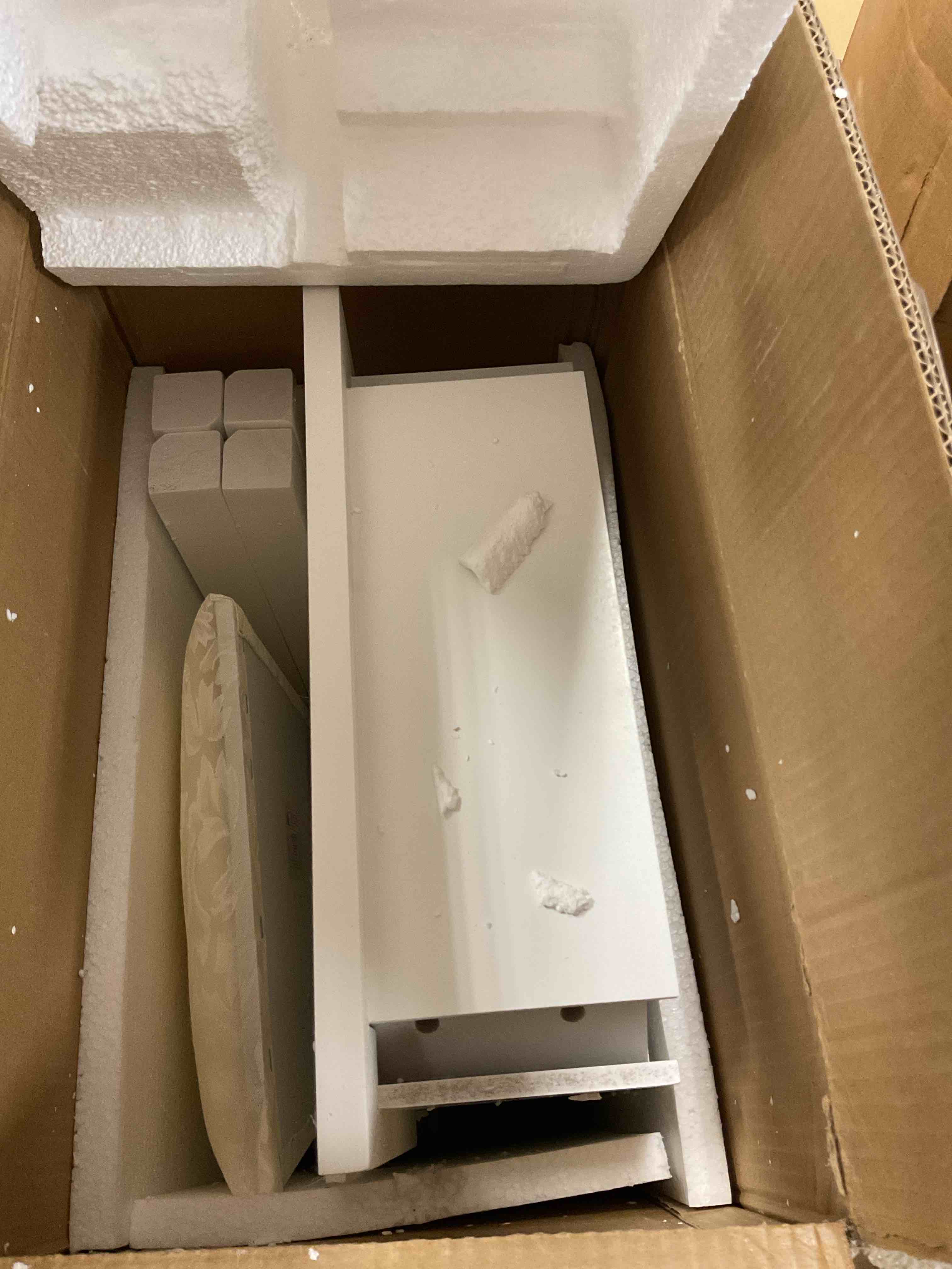 https://s3.amazonaws.com/lotting-images-prod/bidfta/RED6804678_1738093093861.jpeg