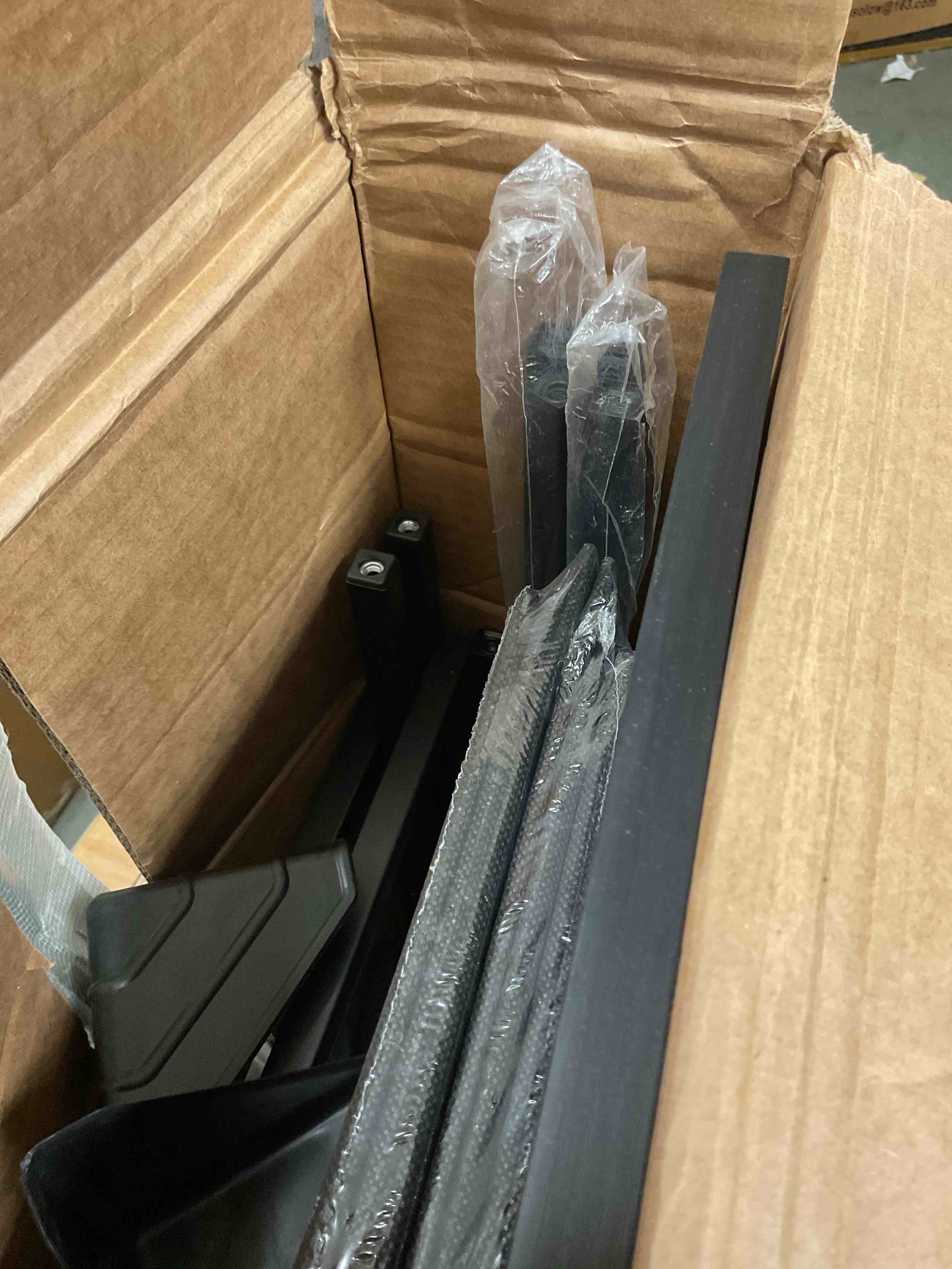https://s3.amazonaws.com/lotting-images-prod/bidfta/RED6804681_1738093548100.jpeg