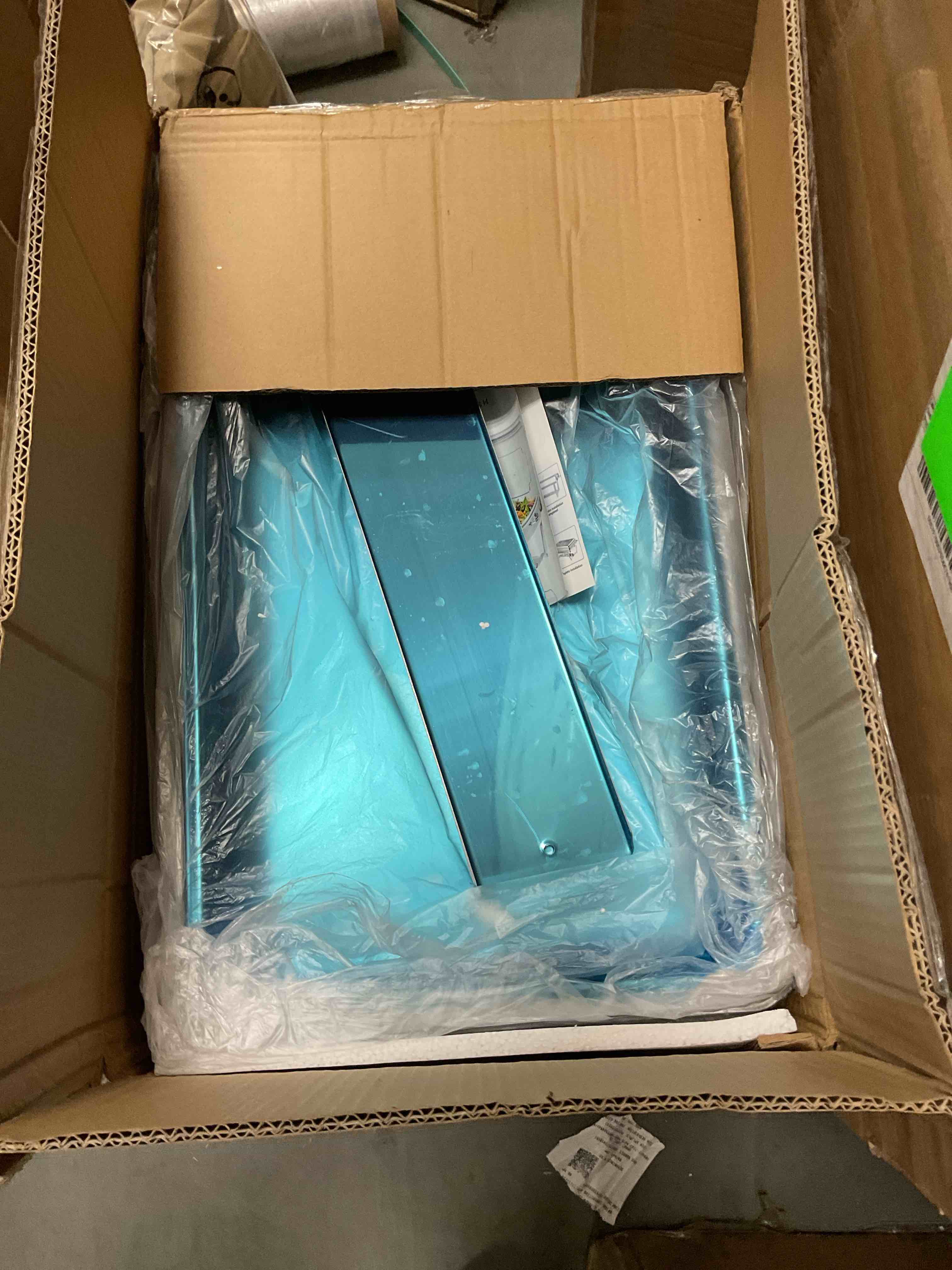 https://s3.amazonaws.com/lotting-images-prod/bidfta/RED6804682_1738093857000.jpeg