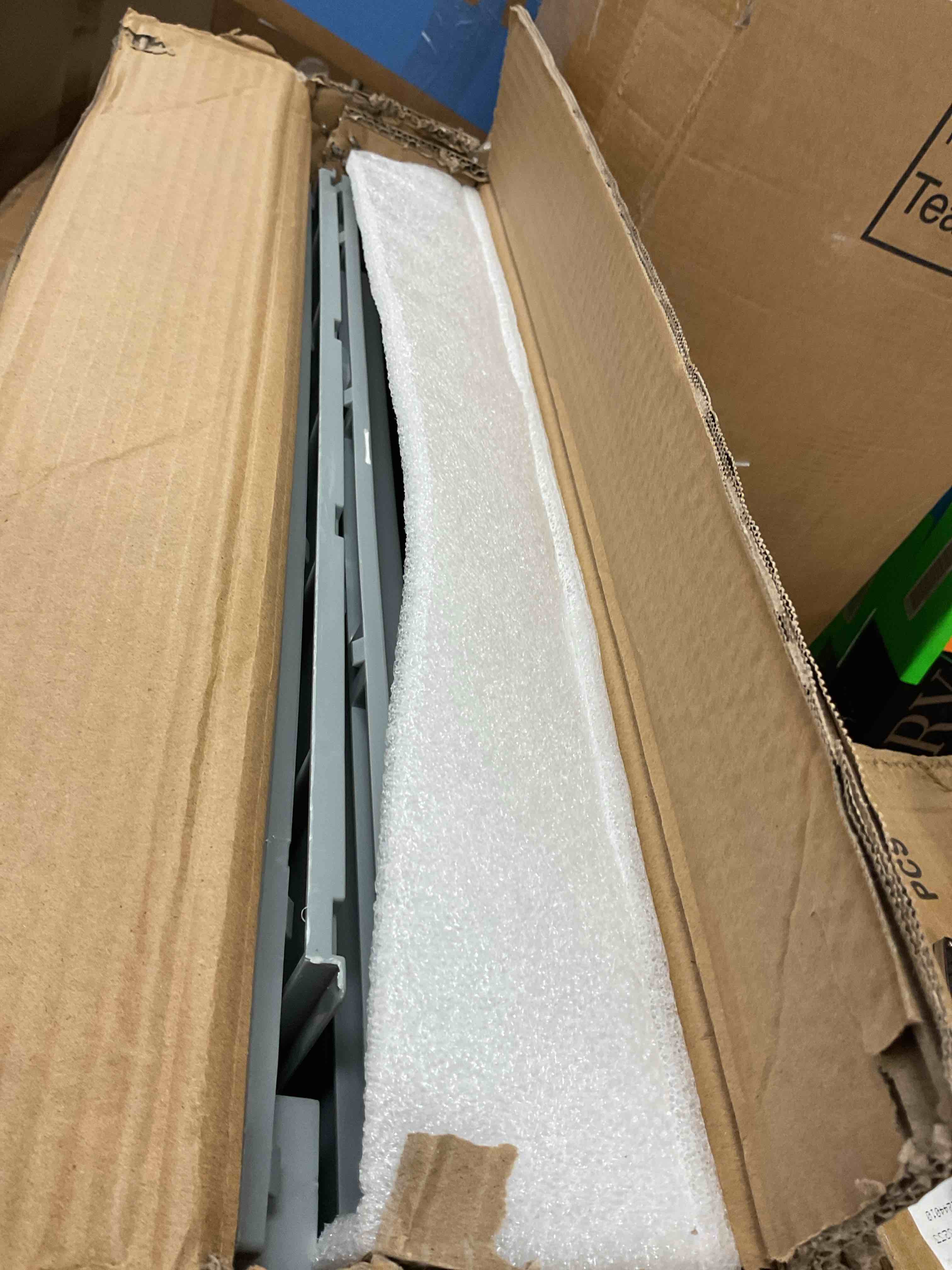 https://s3.amazonaws.com/lotting-images-prod/bidfta/RED6804683_1738093739897.jpeg