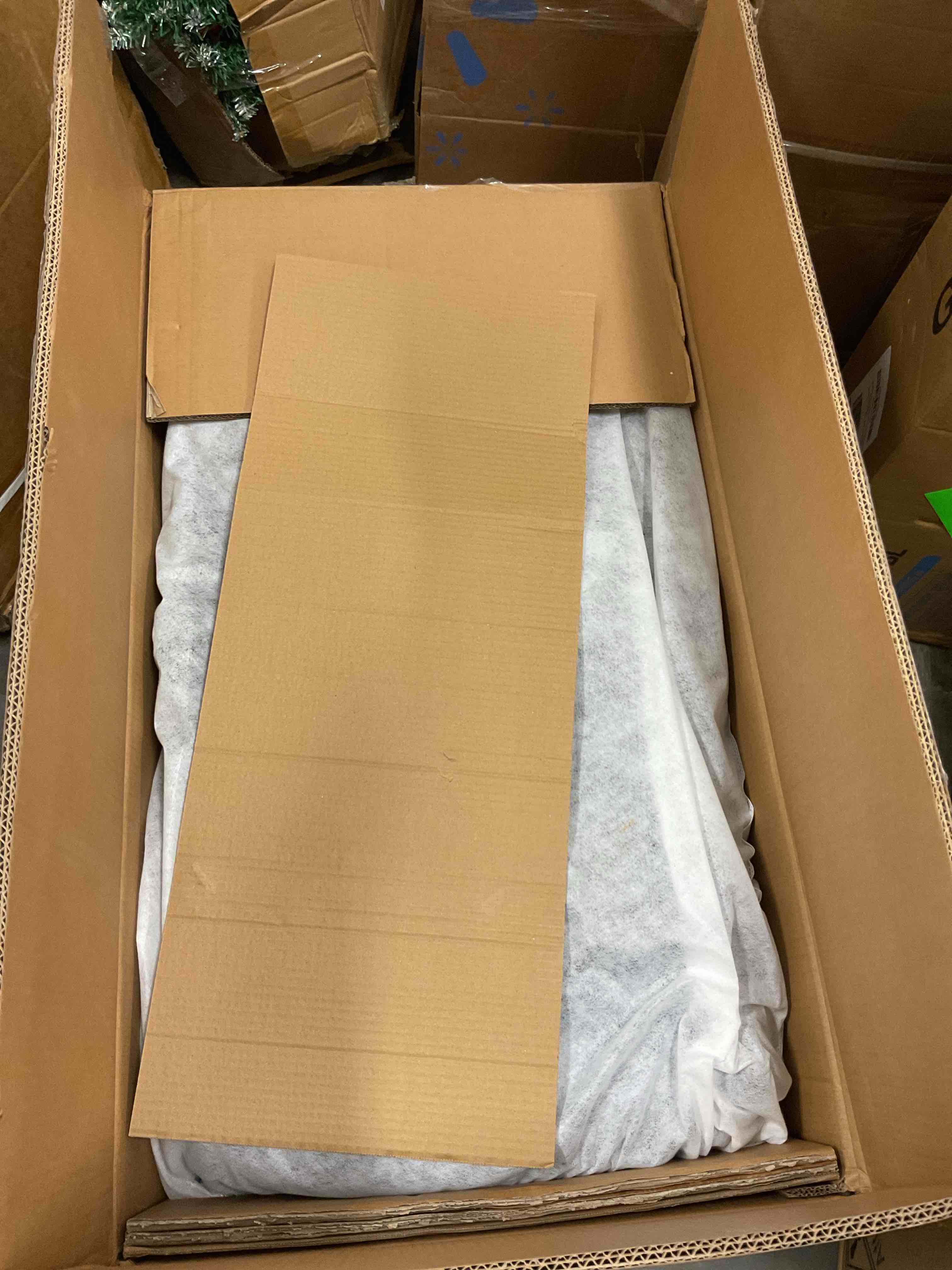 https://s3.amazonaws.com/lotting-images-prod/bidfta/RED6804686_1738094178854.jpeg