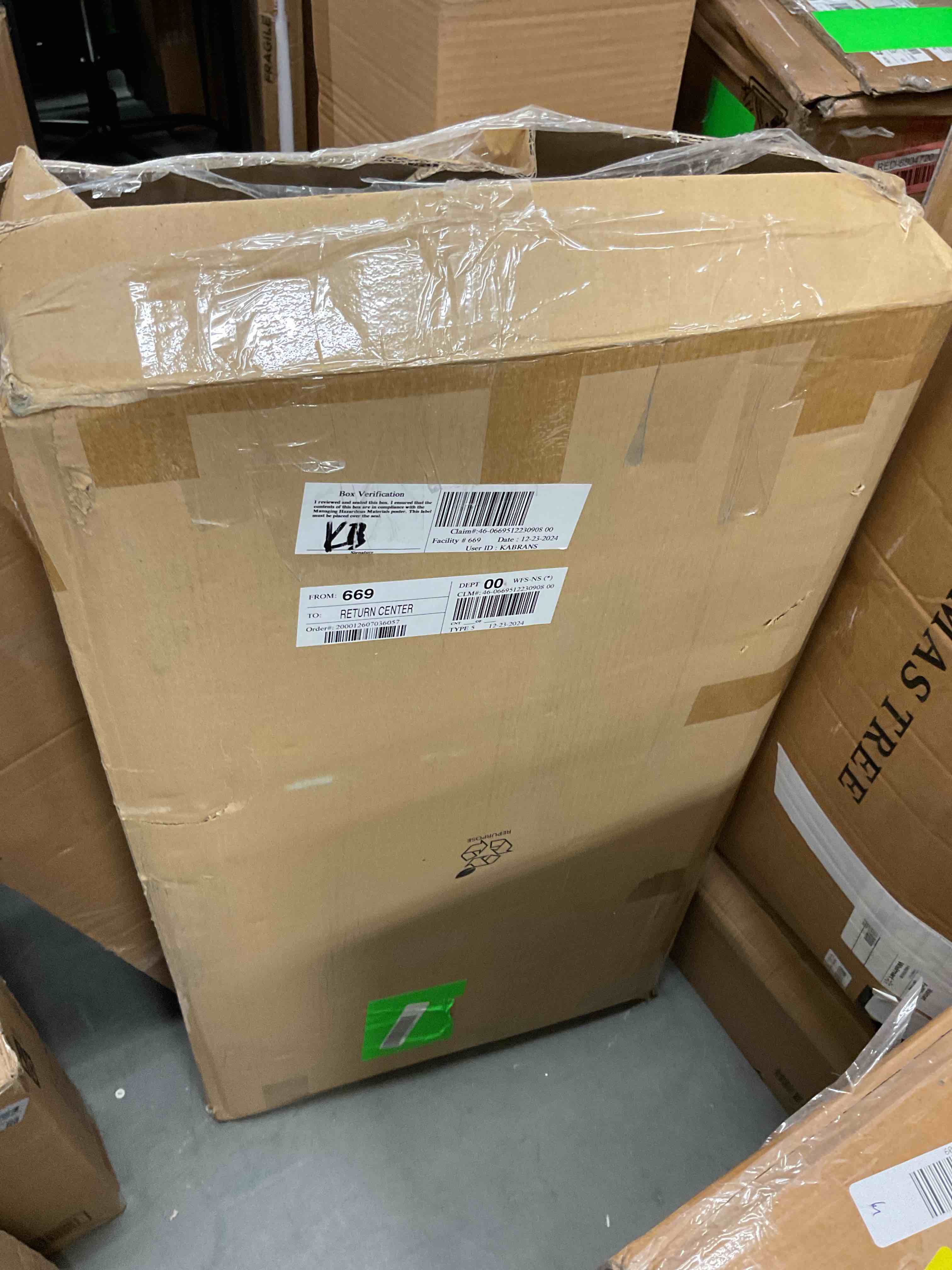 https://s3.amazonaws.com/lotting-images-prod/bidfta/RED6804688_1738094495600.jpeg