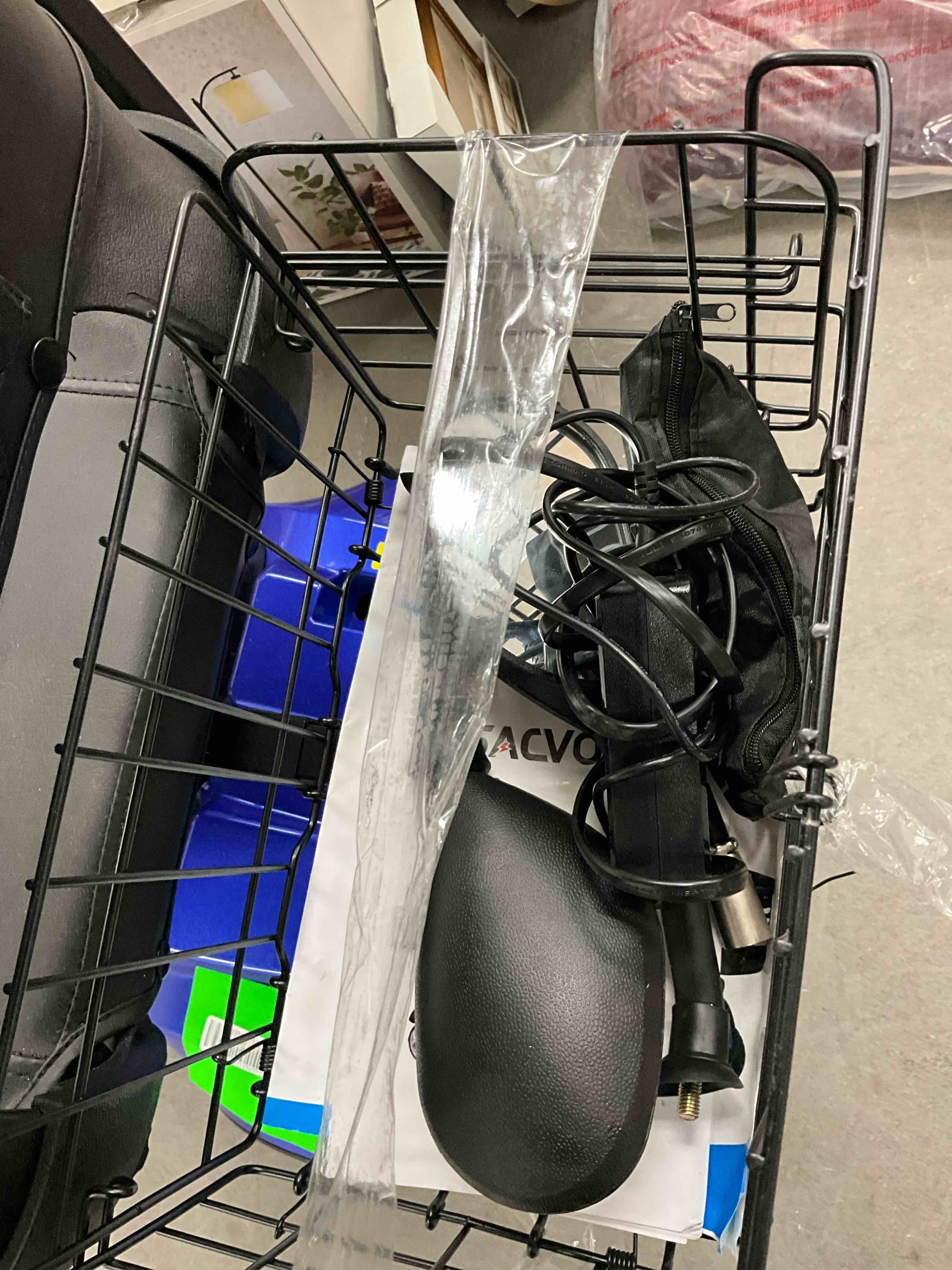 https://s3.amazonaws.com/lotting-images-prod/bidfta/RED6804778_1738249594782.jpeg