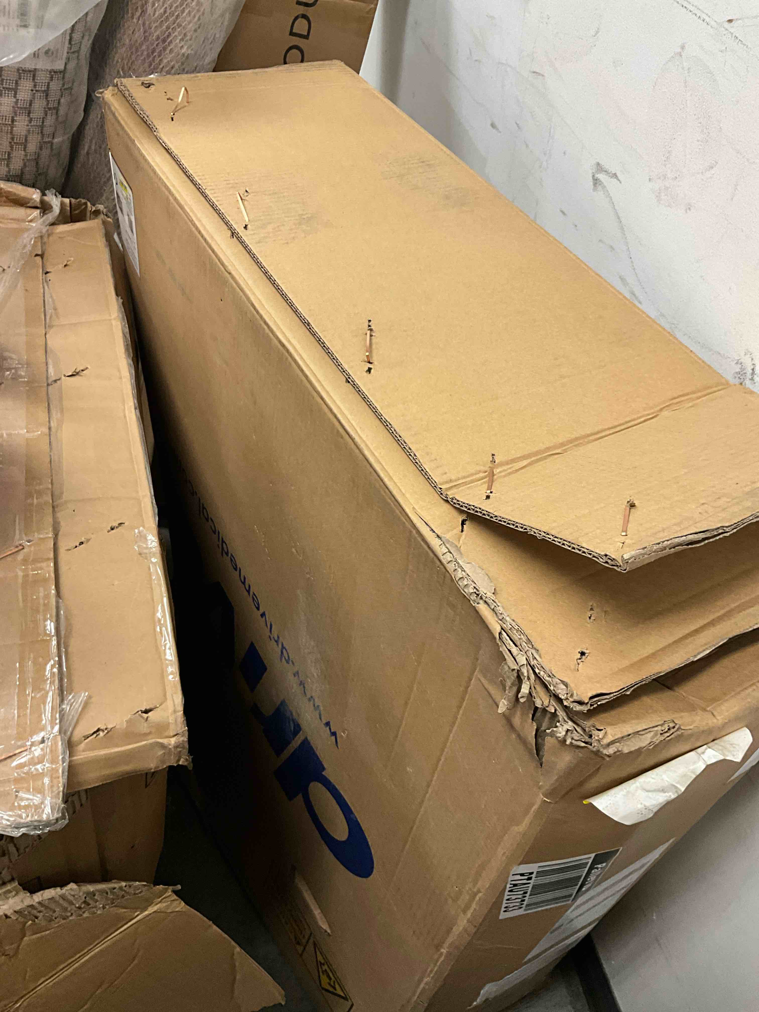 https://s3.amazonaws.com/lotting-images-prod/bidfta/RED6804819_1738255960125.jpeg